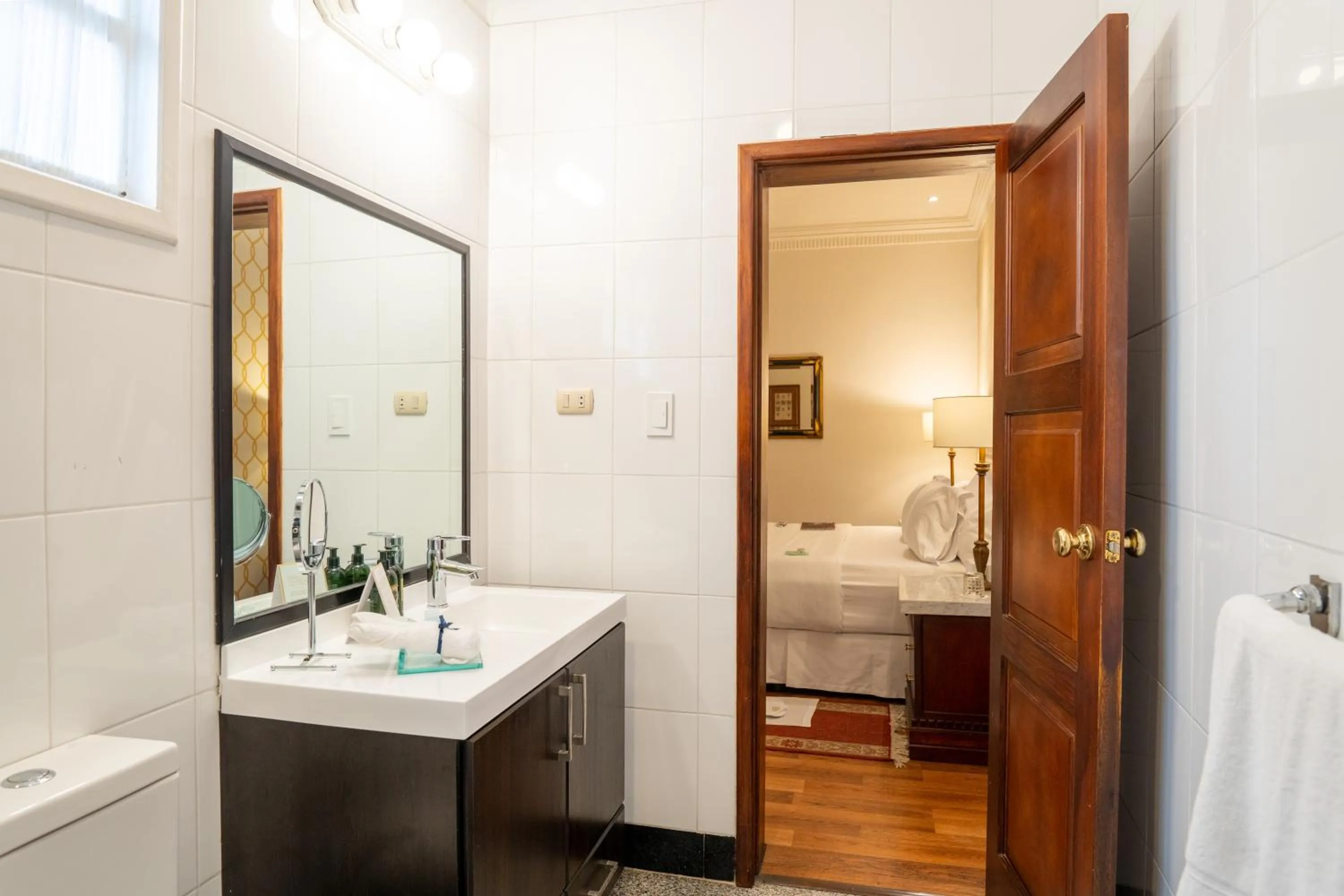 Toilet, Bed in Hotel Boutique Santa Lucia