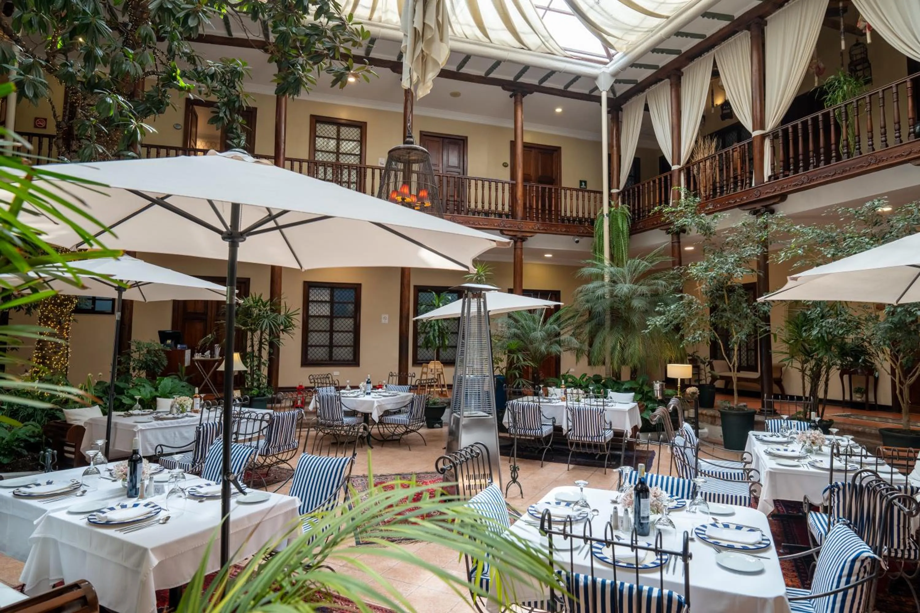 Restaurant/places to eat in Hotel Boutique Santa Lucia