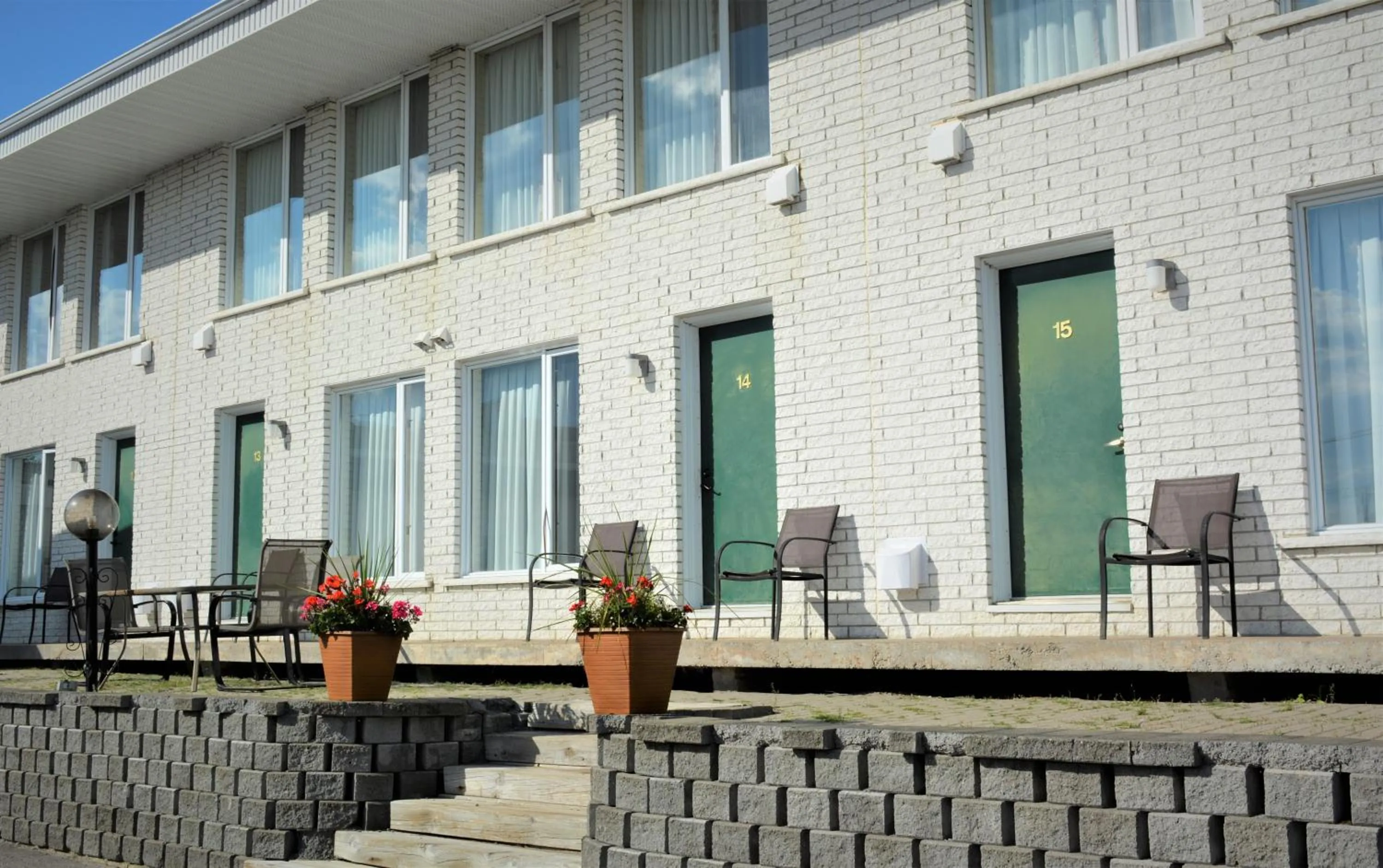 Facade/entrance in Motel Quatre Saisons