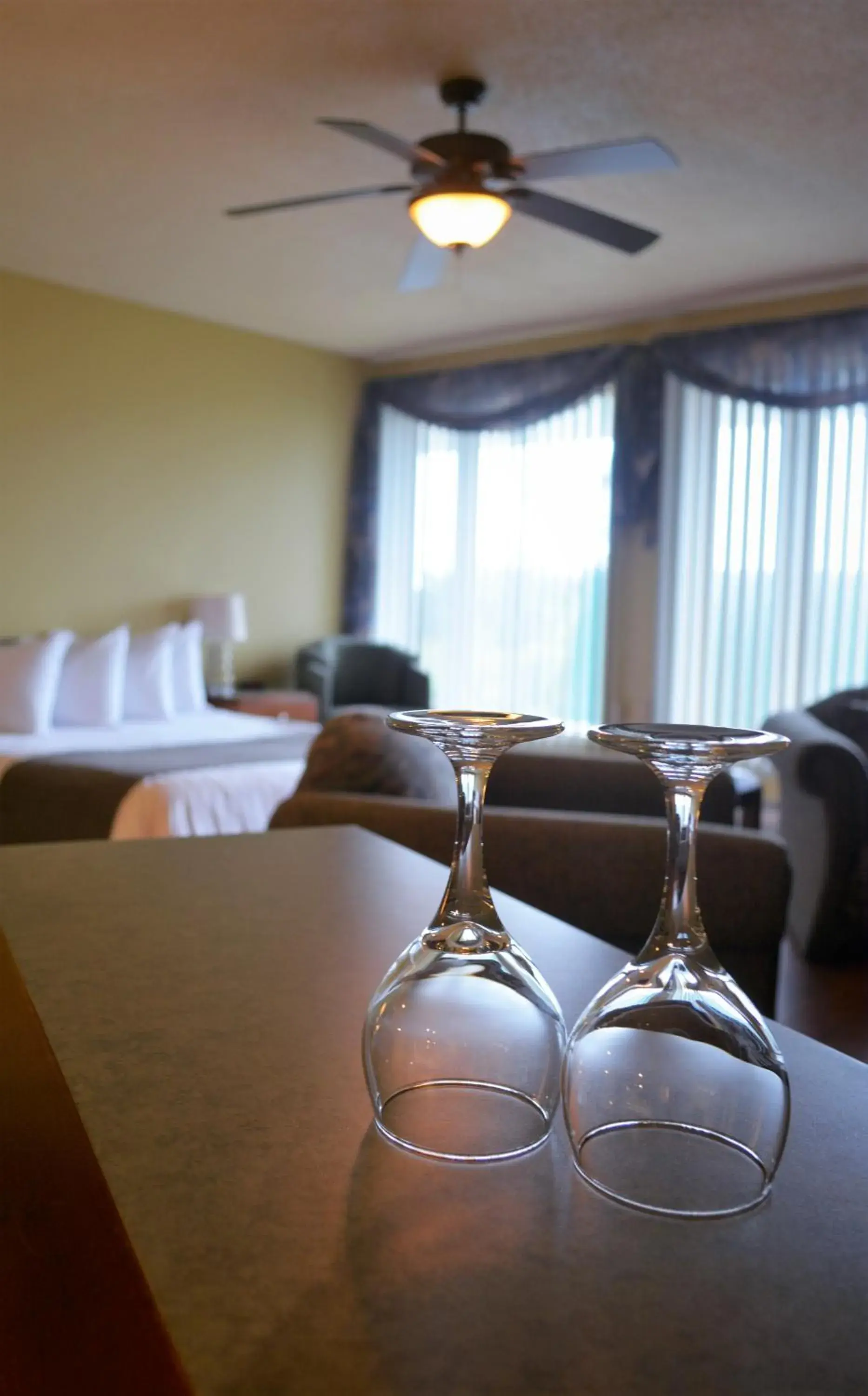 Deluxe Queen Room - single occupancy in Motel Quatre Saisons Deluxe Queen Room - single occupancy in Motel Quatre Saisons