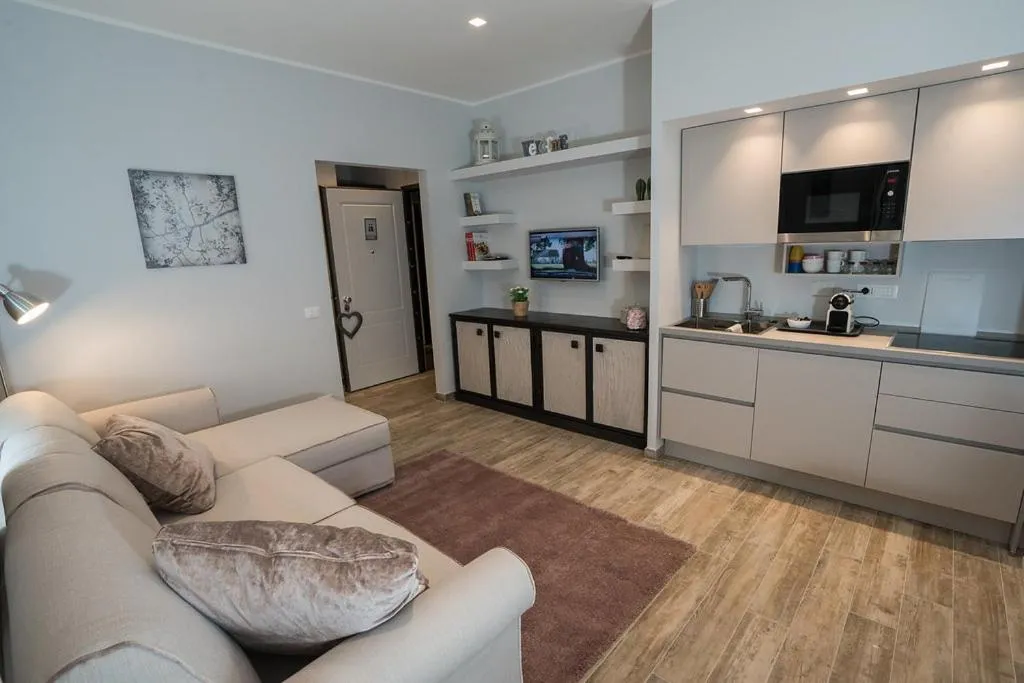 Laura Family Apartments