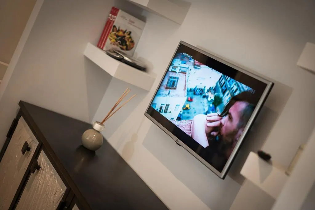 Laura Family Apartments