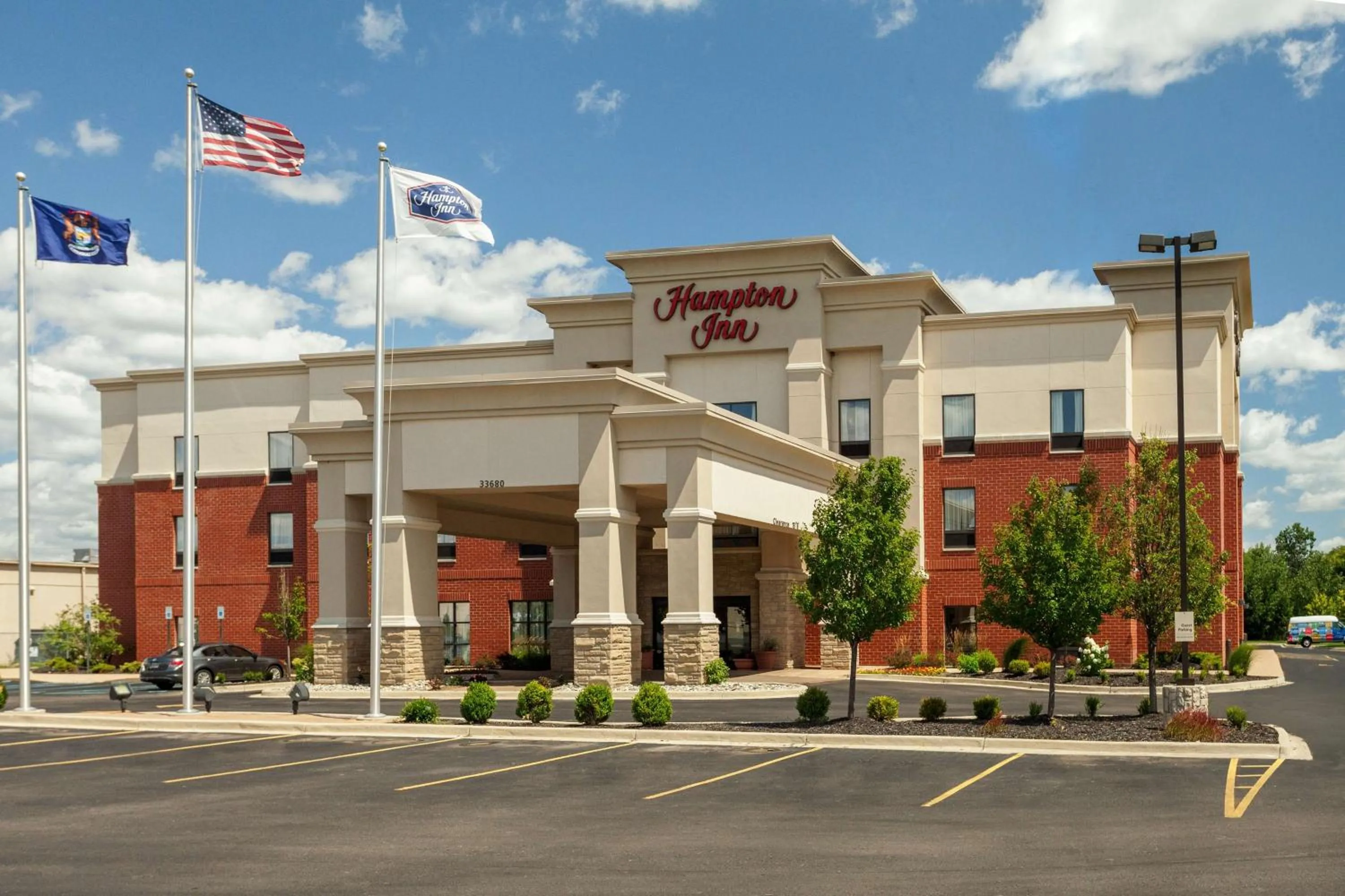 Property building in Hampton Inn Detroit Roseville