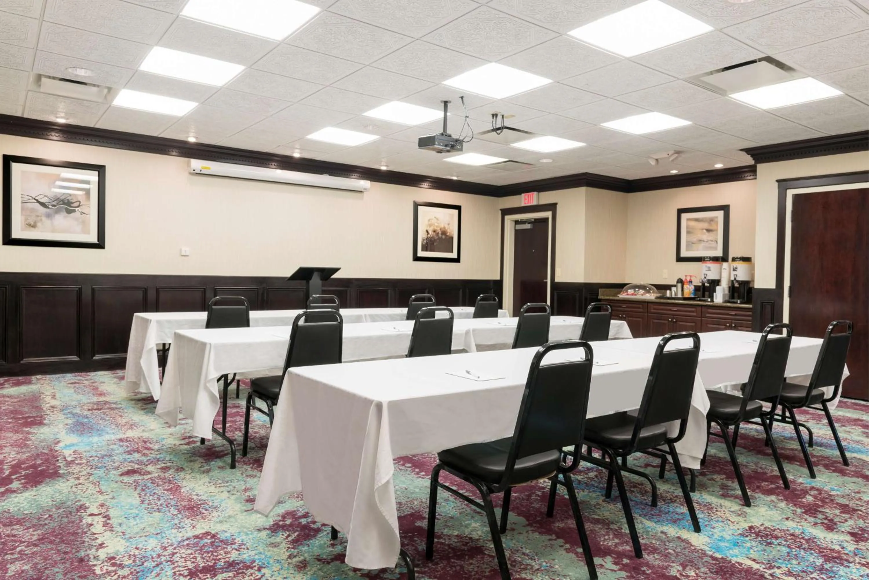 Meeting/conference room in Hampton Inn Detroit Roseville