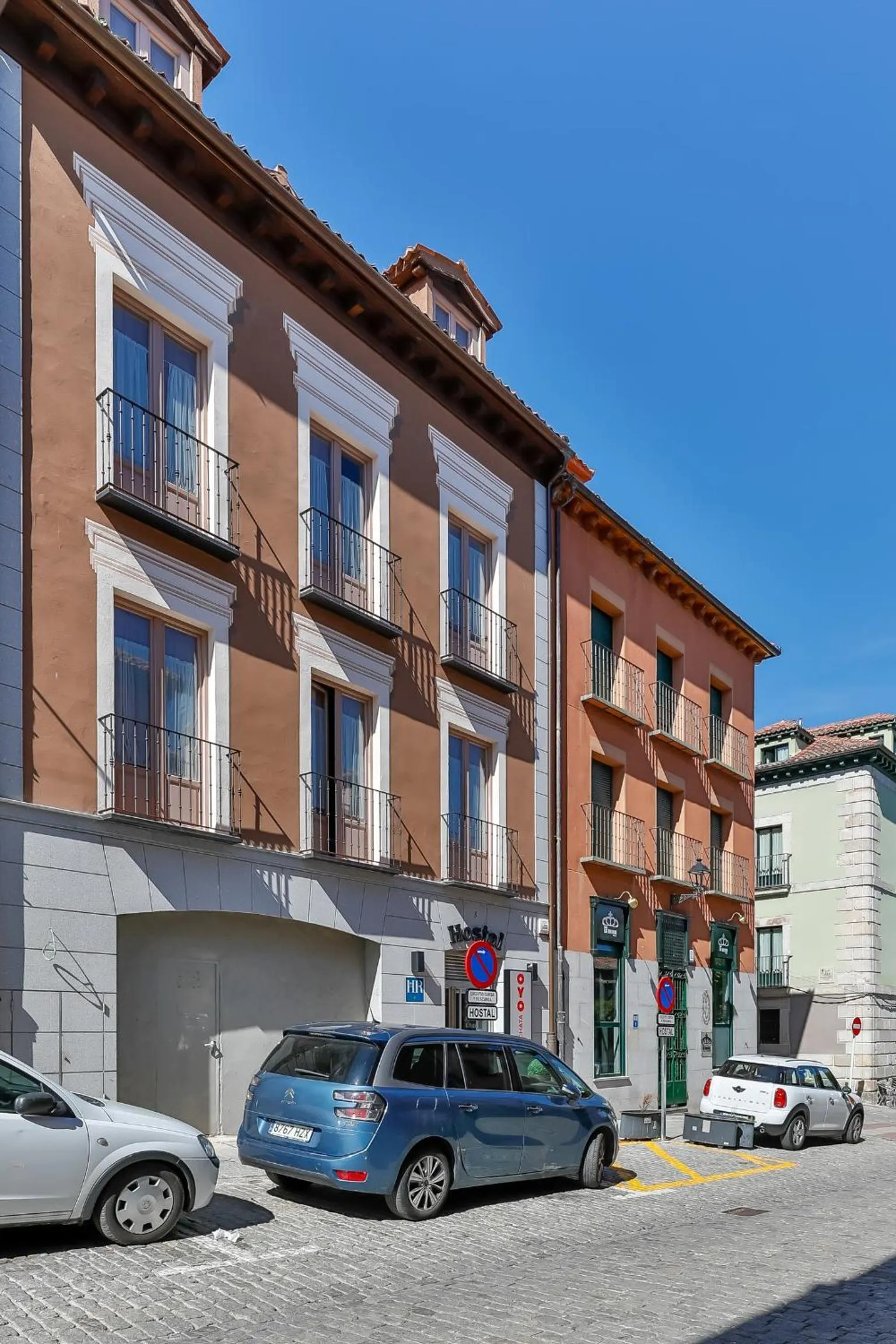 Facade/entrance in Hostal La Chata by Vivere Stays