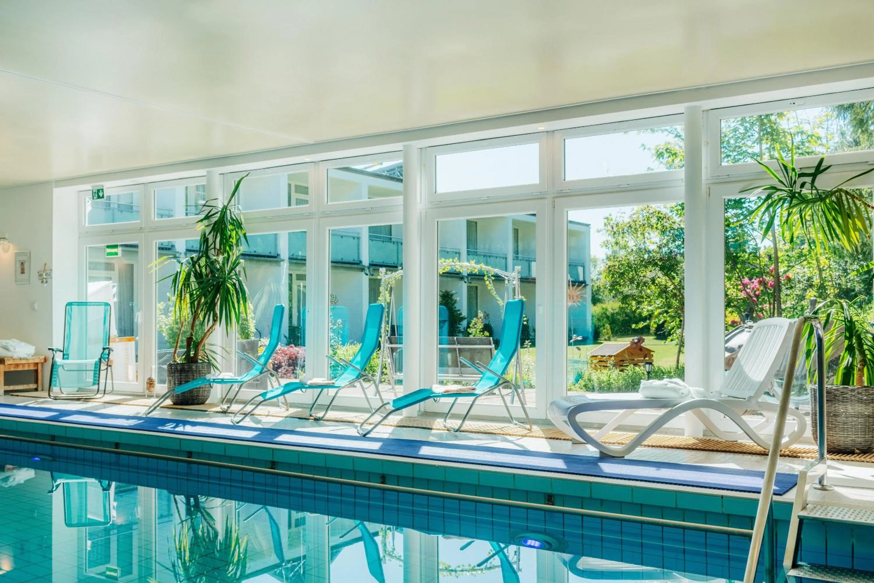 Swimming pool in Hotel Hasselhof Garni Vier Sterne