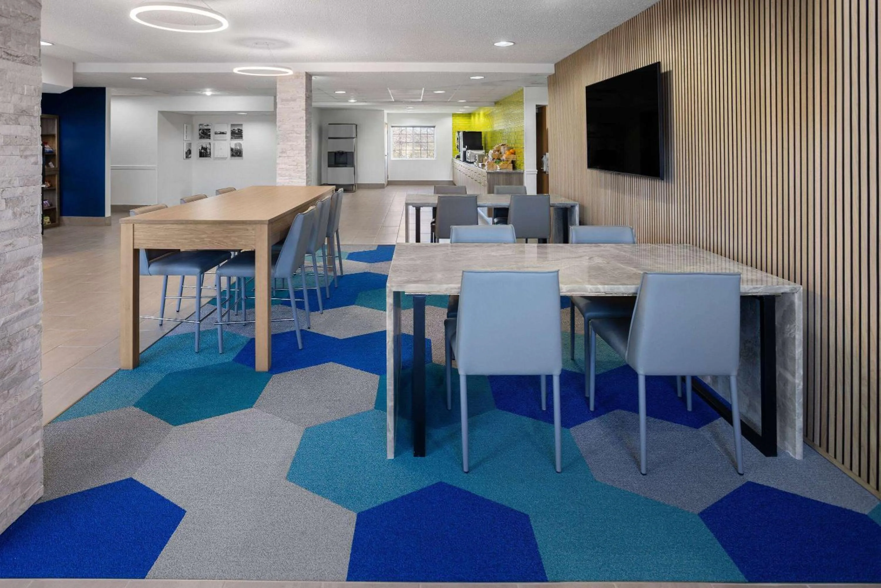 Breakfast in Microtel Inn and Suites Dover