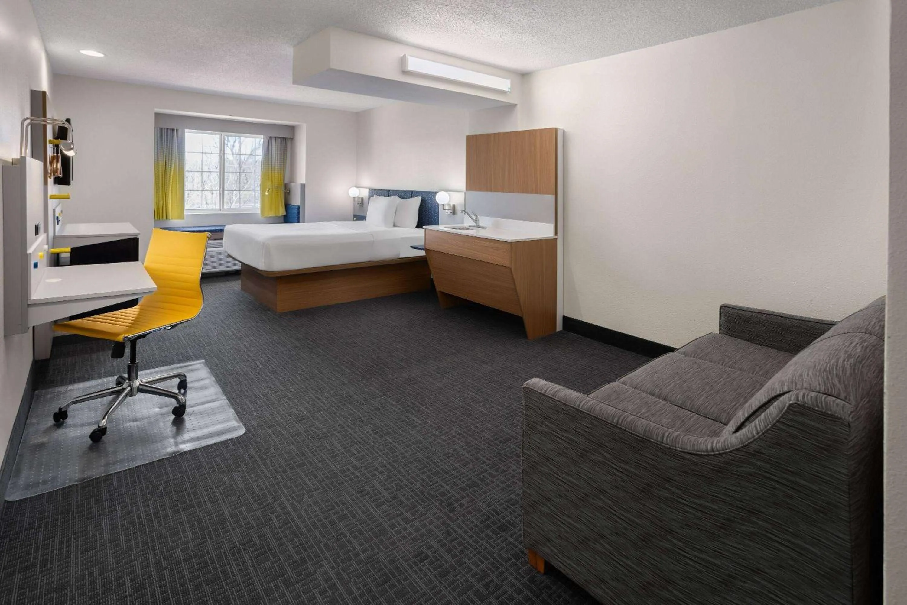 Photo of the whole room, Bed in Microtel Inn and Suites Dover