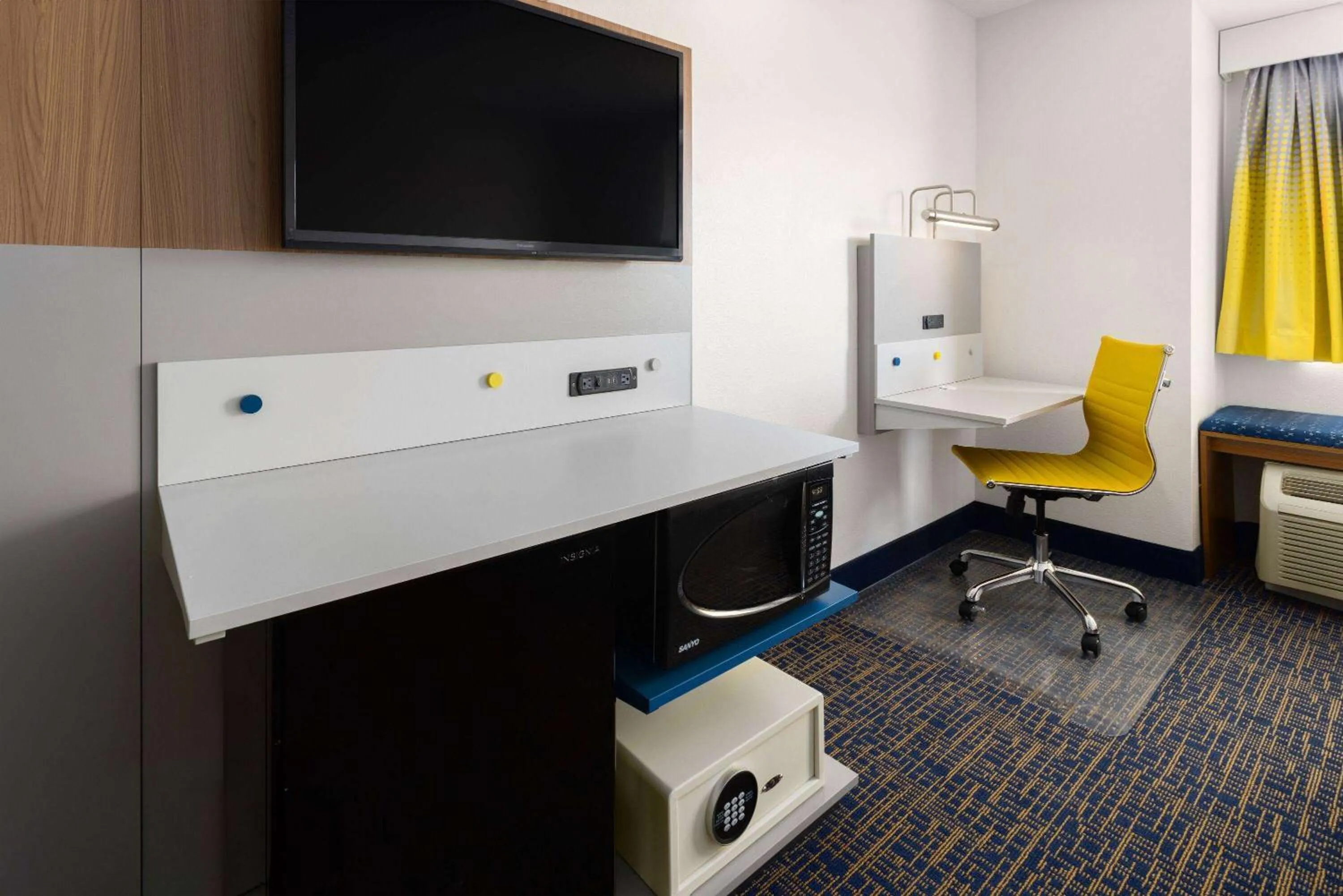 Photo of the whole room in Microtel Inn and Suites Dover