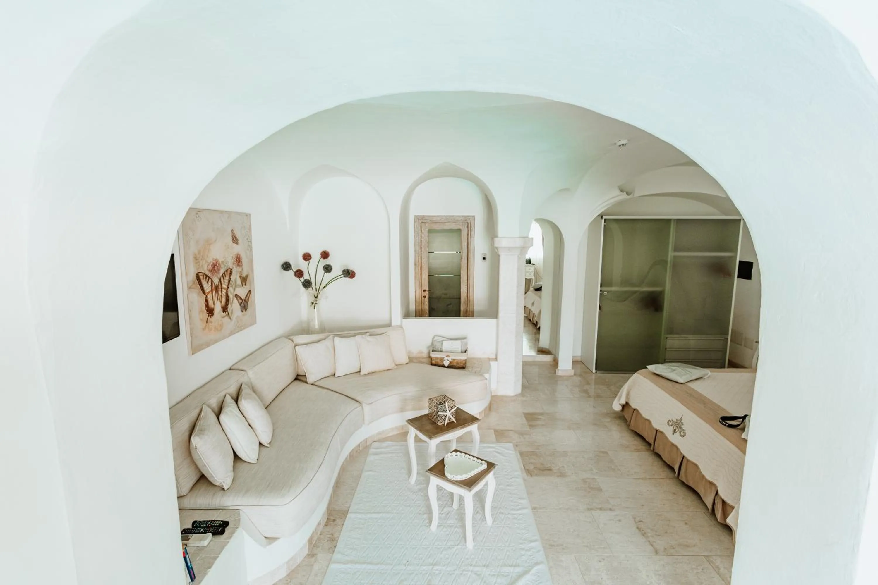 Living room, Bed in Hotel Pulicinu