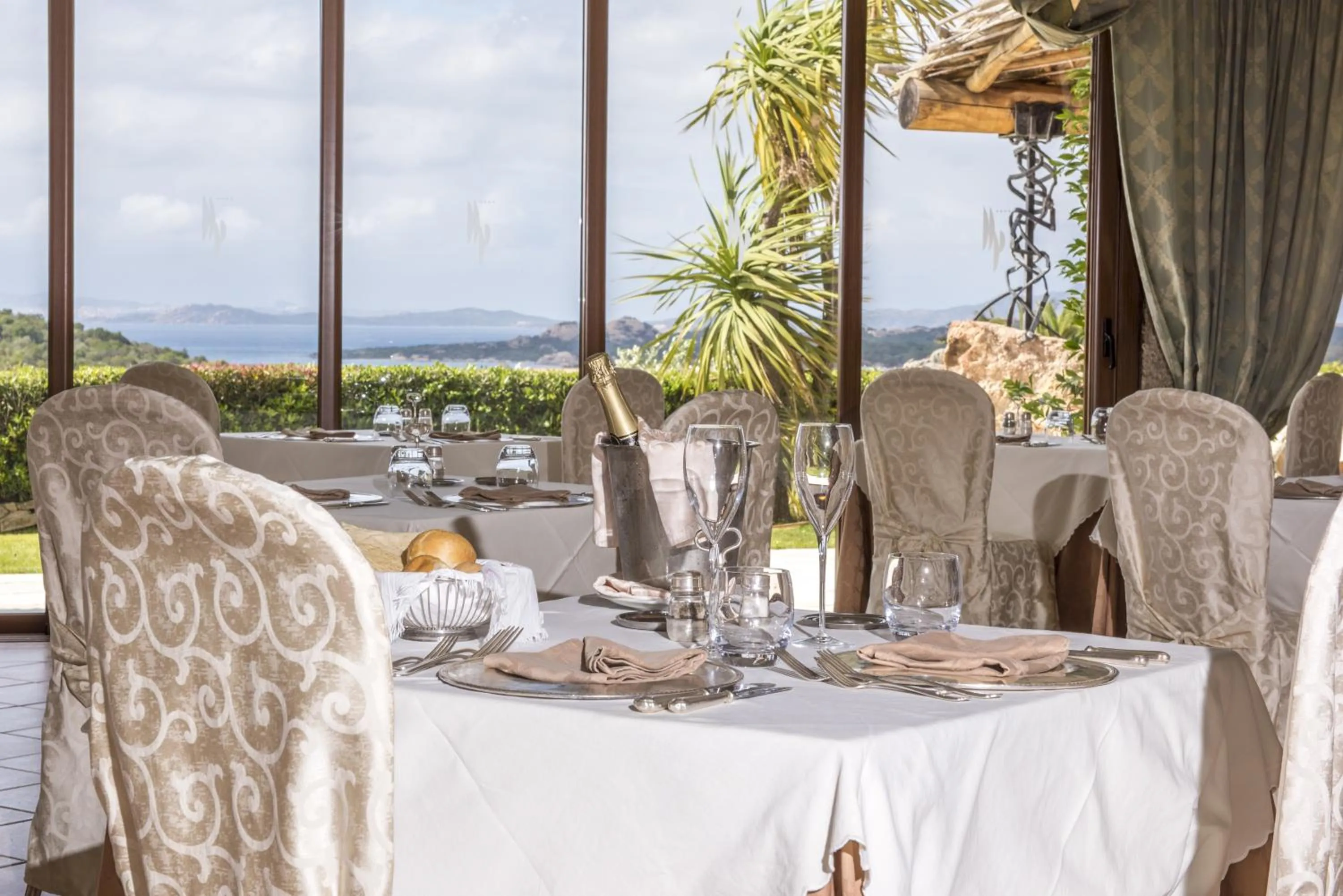 Restaurant/places to eat in Hotel Pulicinu