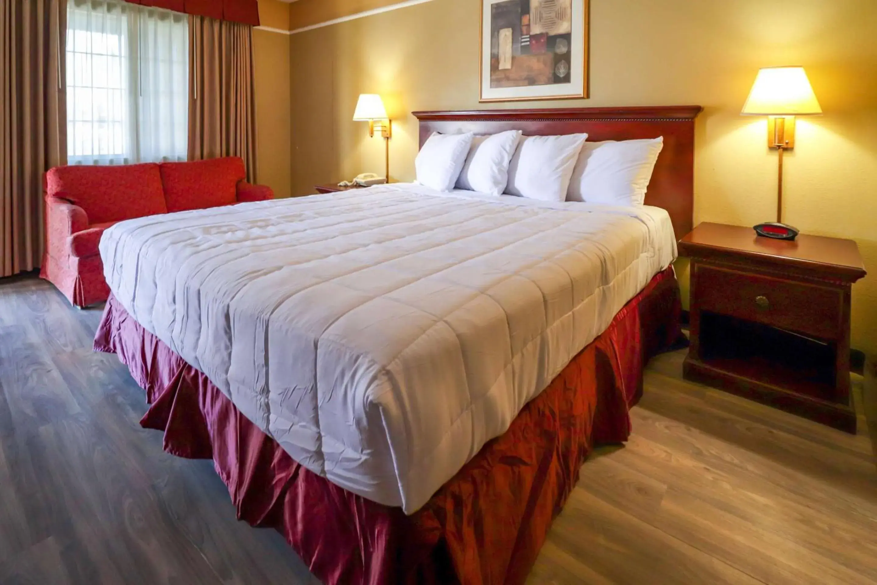 King Suite - Non-Smoking in Econo Lodge King Suite - Non-Smoking in Econo Lodge