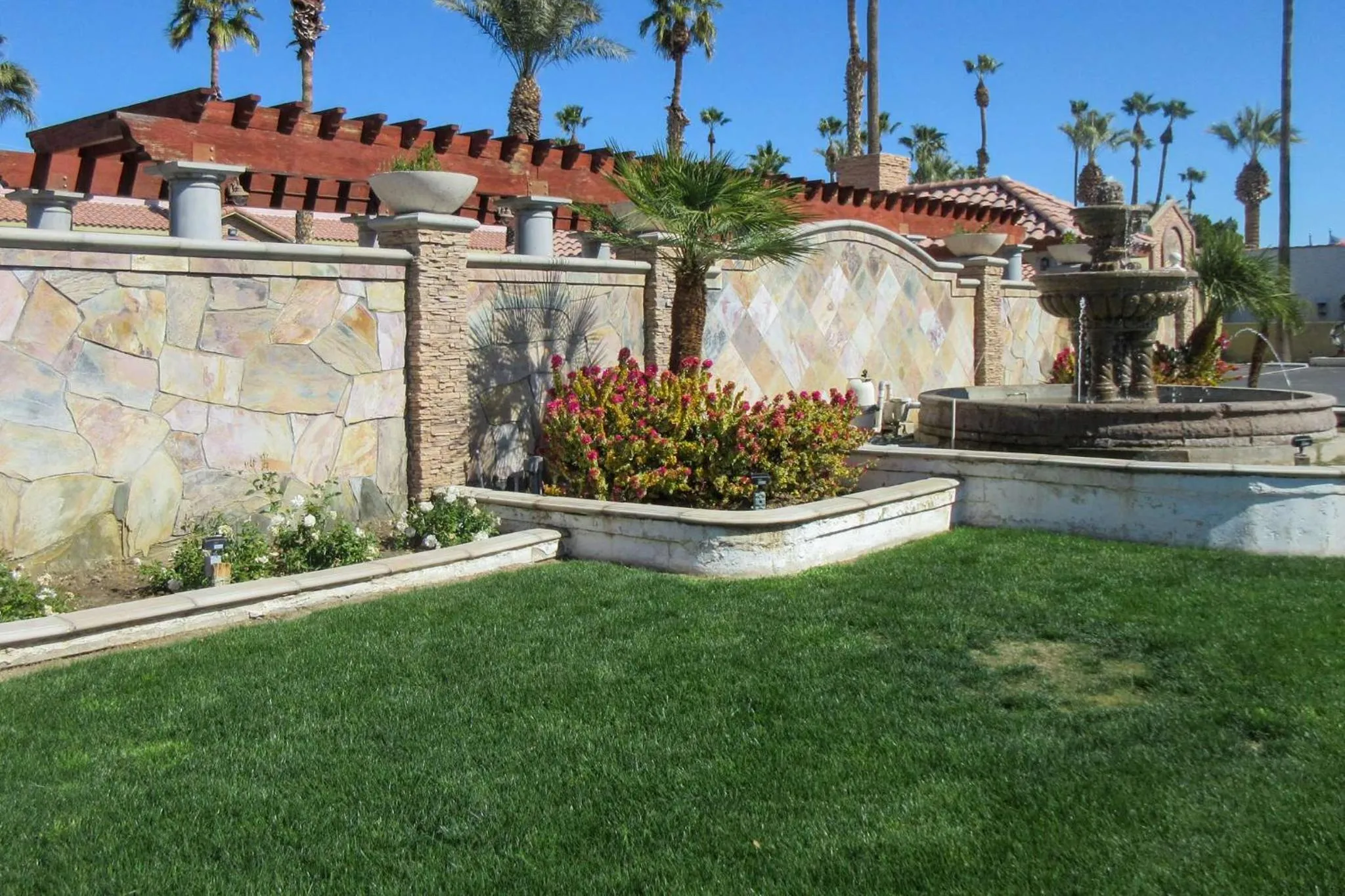 Property building in Econo Lodge