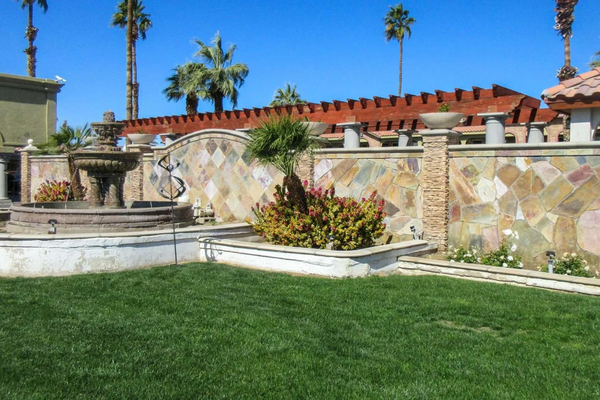 Property building in Econo Lodge