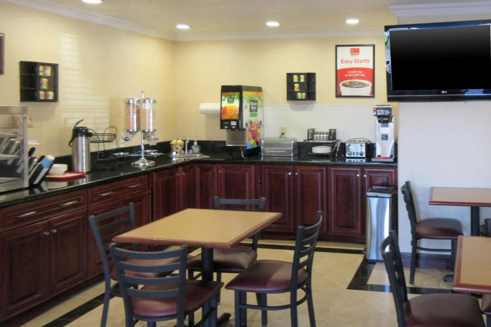 Breakfast in Econo Lodge