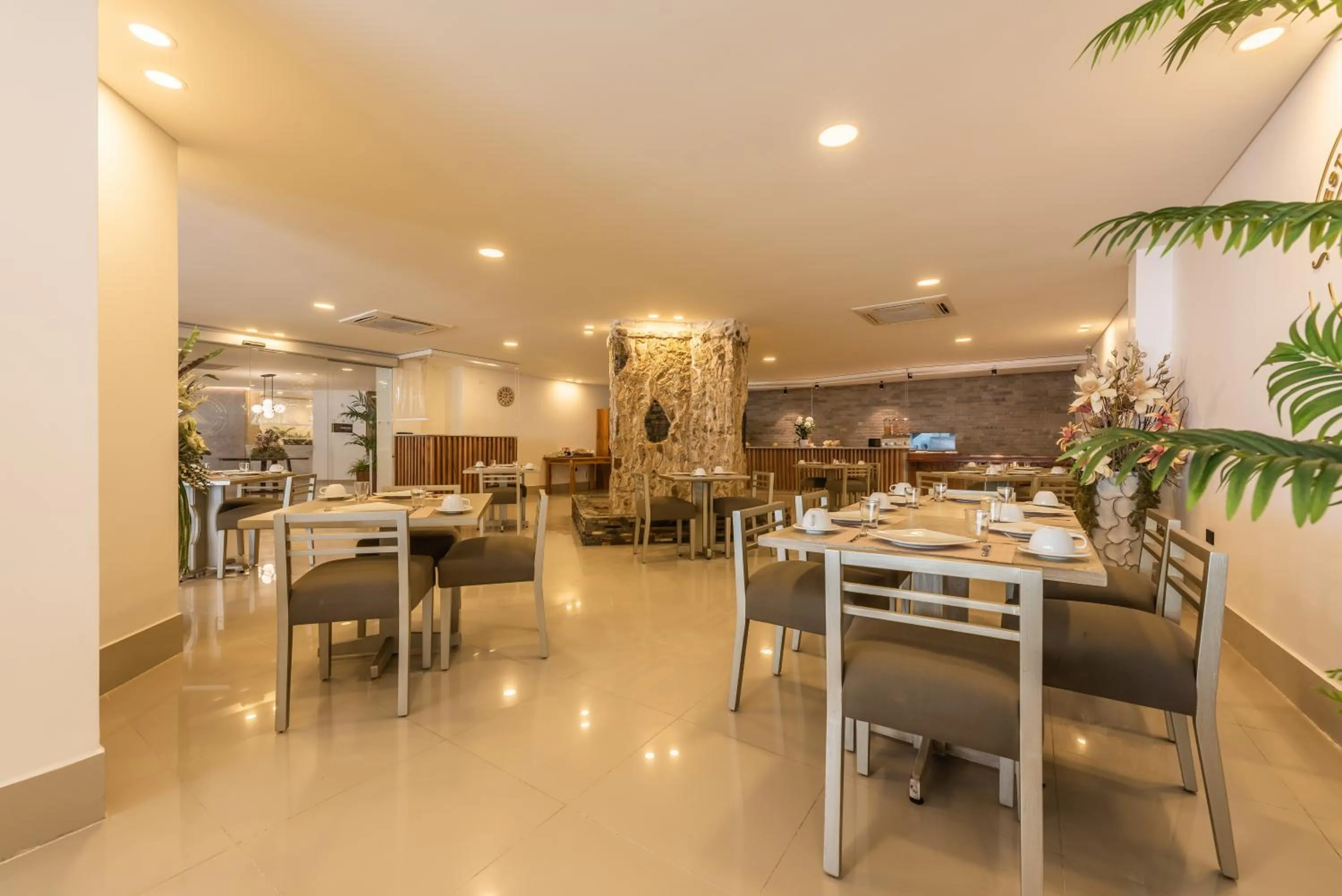 Restaurant/places to eat in Hotel Regatta Cartagena