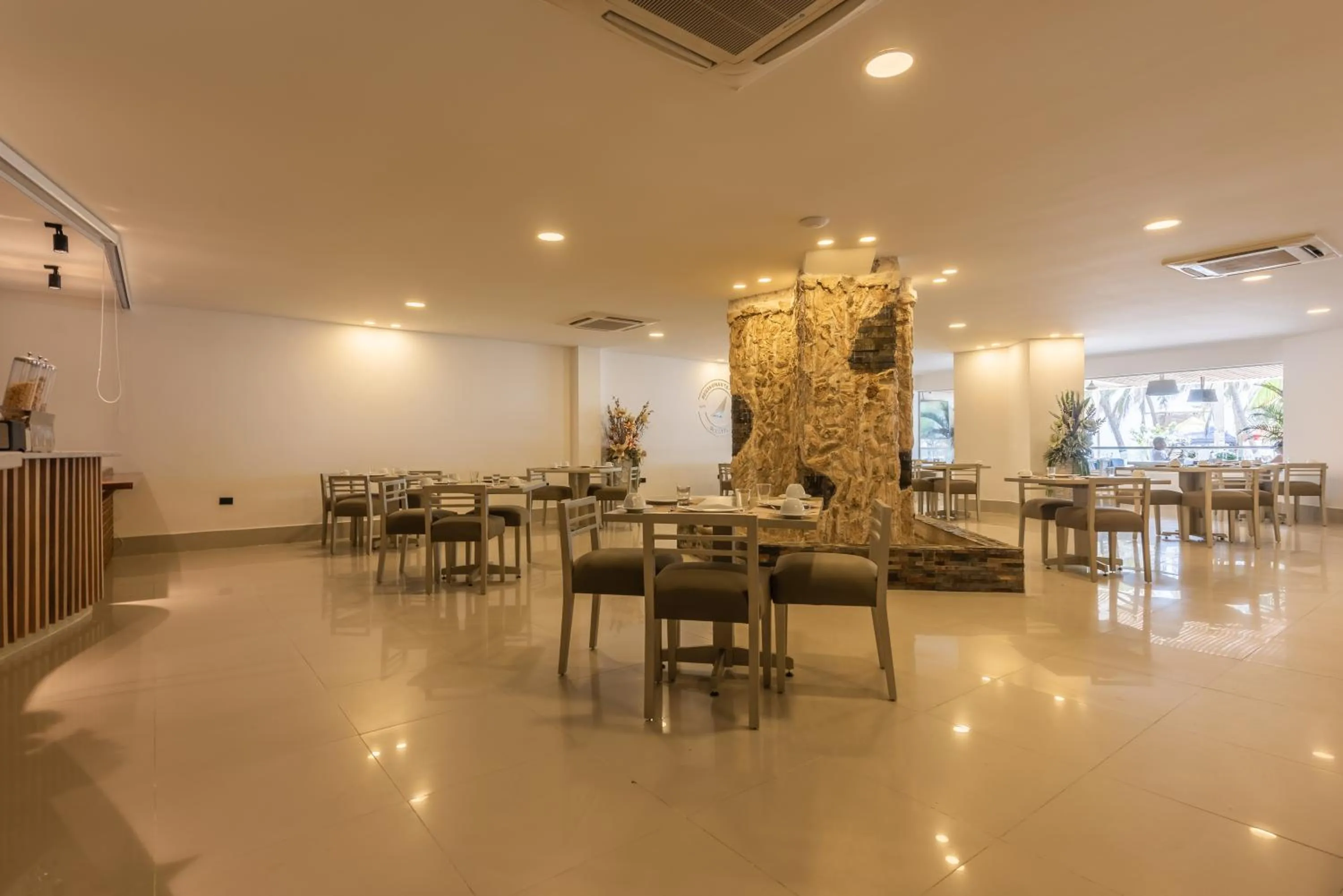 Restaurant/places to eat in Hotel Regatta Cartagena
