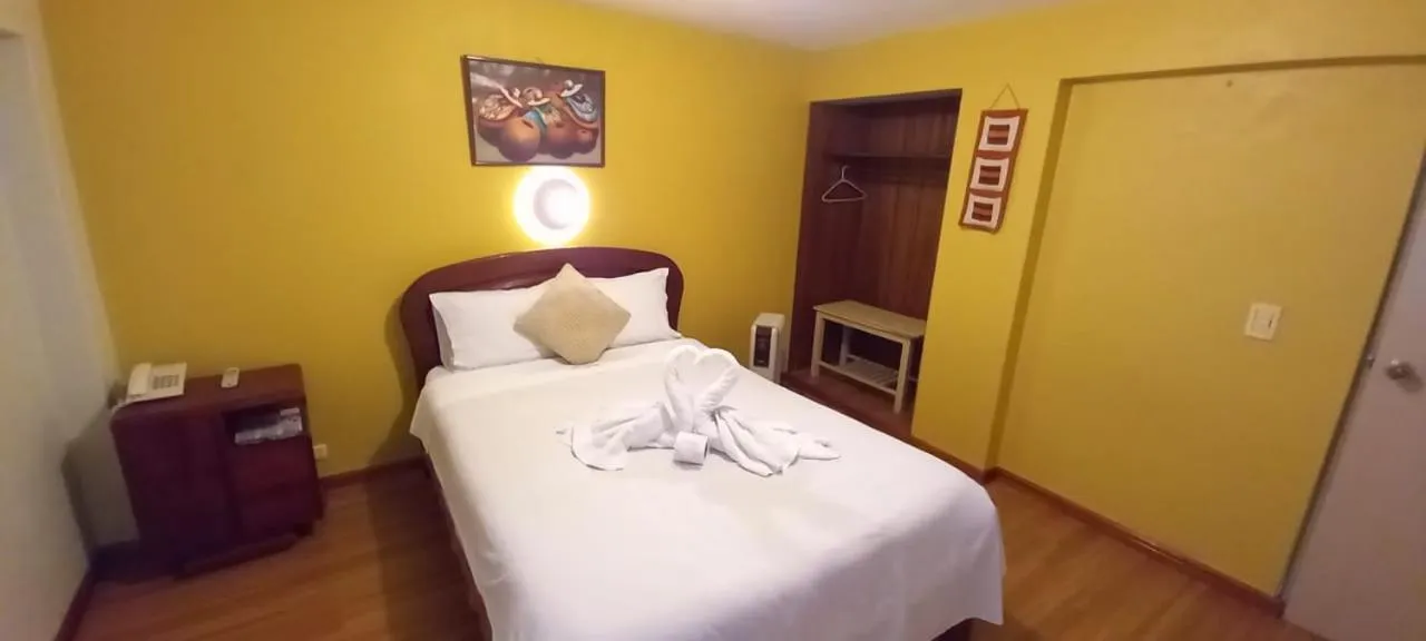 Photo of the whole room, Bed in Hostal Oscar Inn