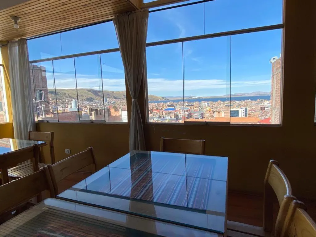 Lake view, Bed in Hostal Oscar Inn