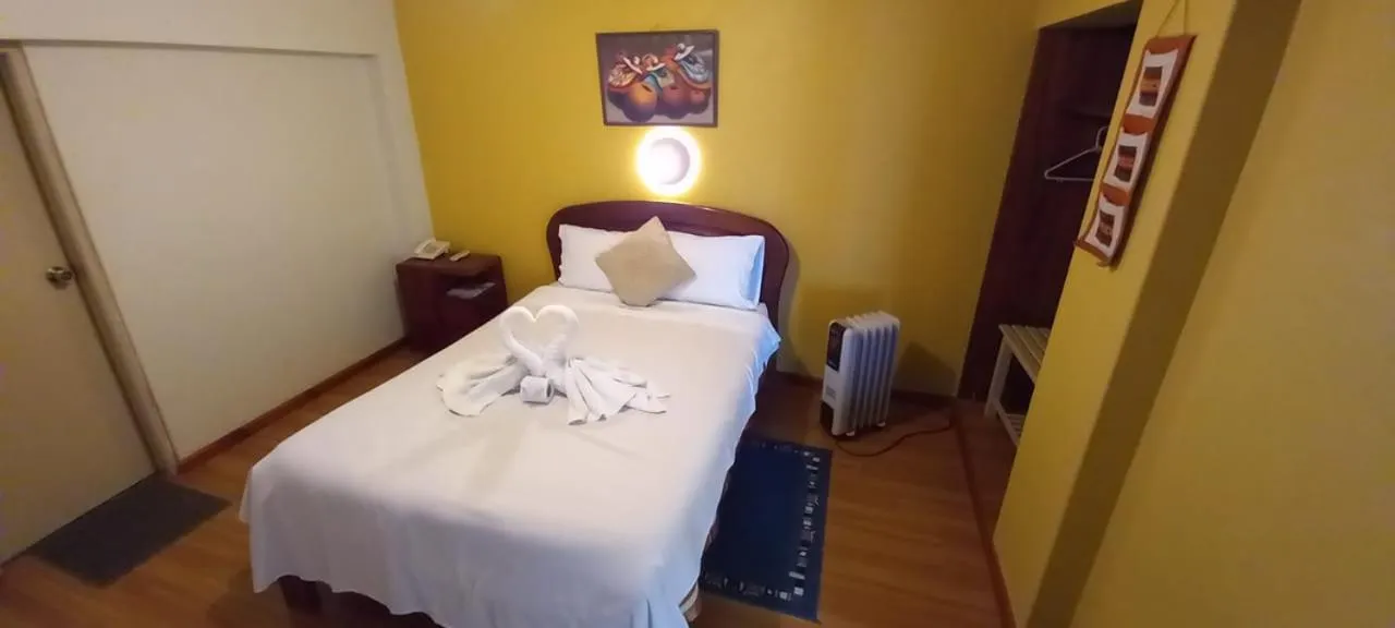 Photo of the whole room, Bed in Hostal Oscar Inn