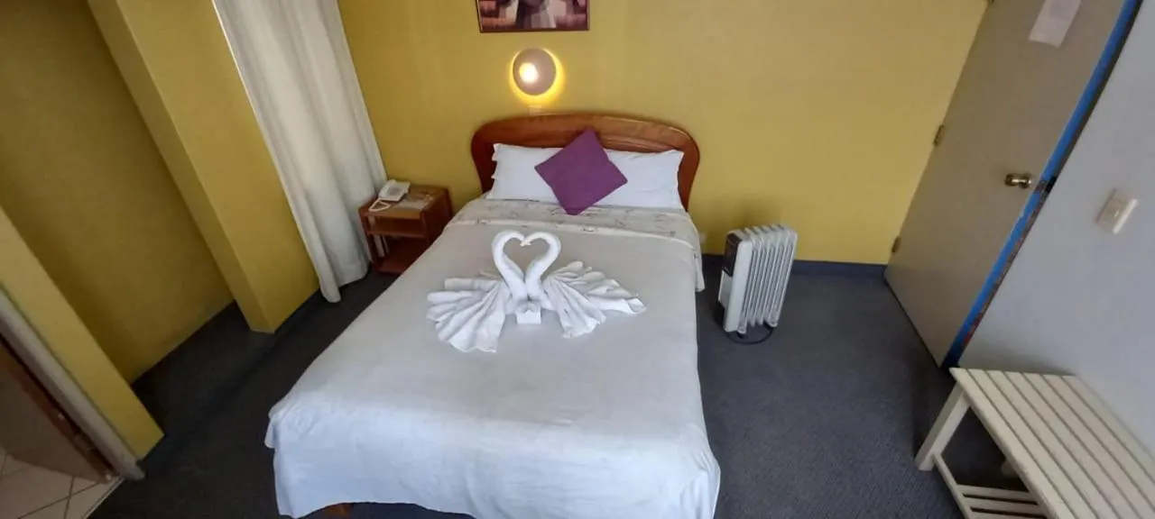 Photo of the whole room, Bed in Hostal Oscar Inn