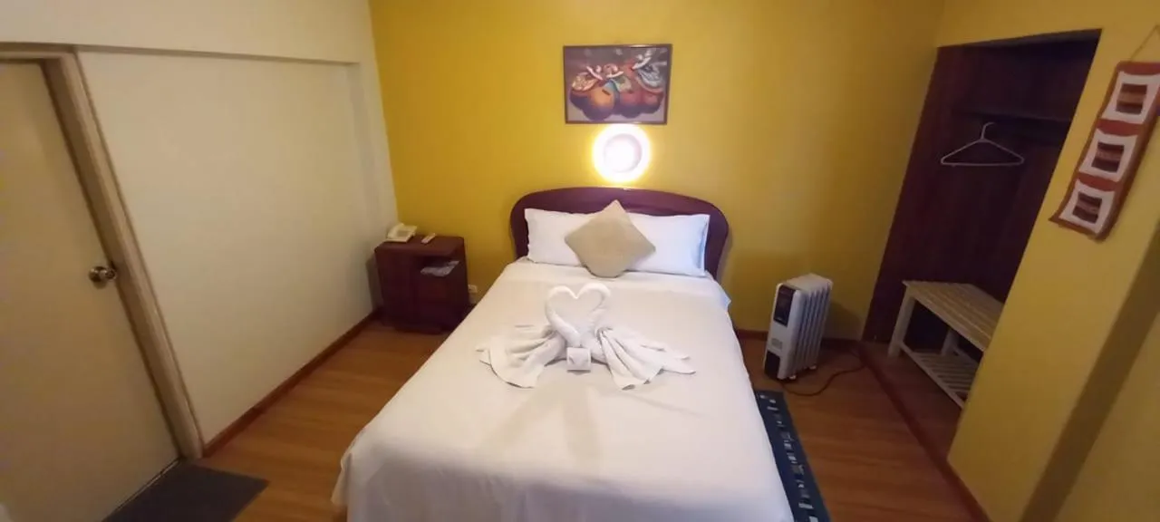 Photo of the whole room, Bed in Hostal Oscar Inn