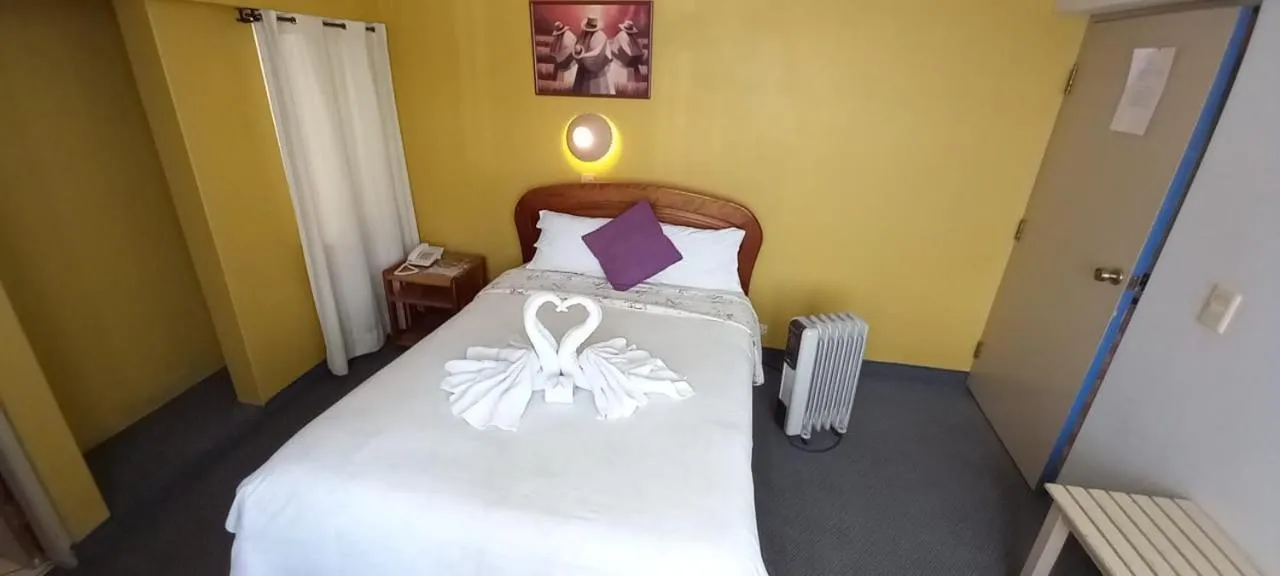 Photo of the whole room, Bed in Hostal Oscar Inn