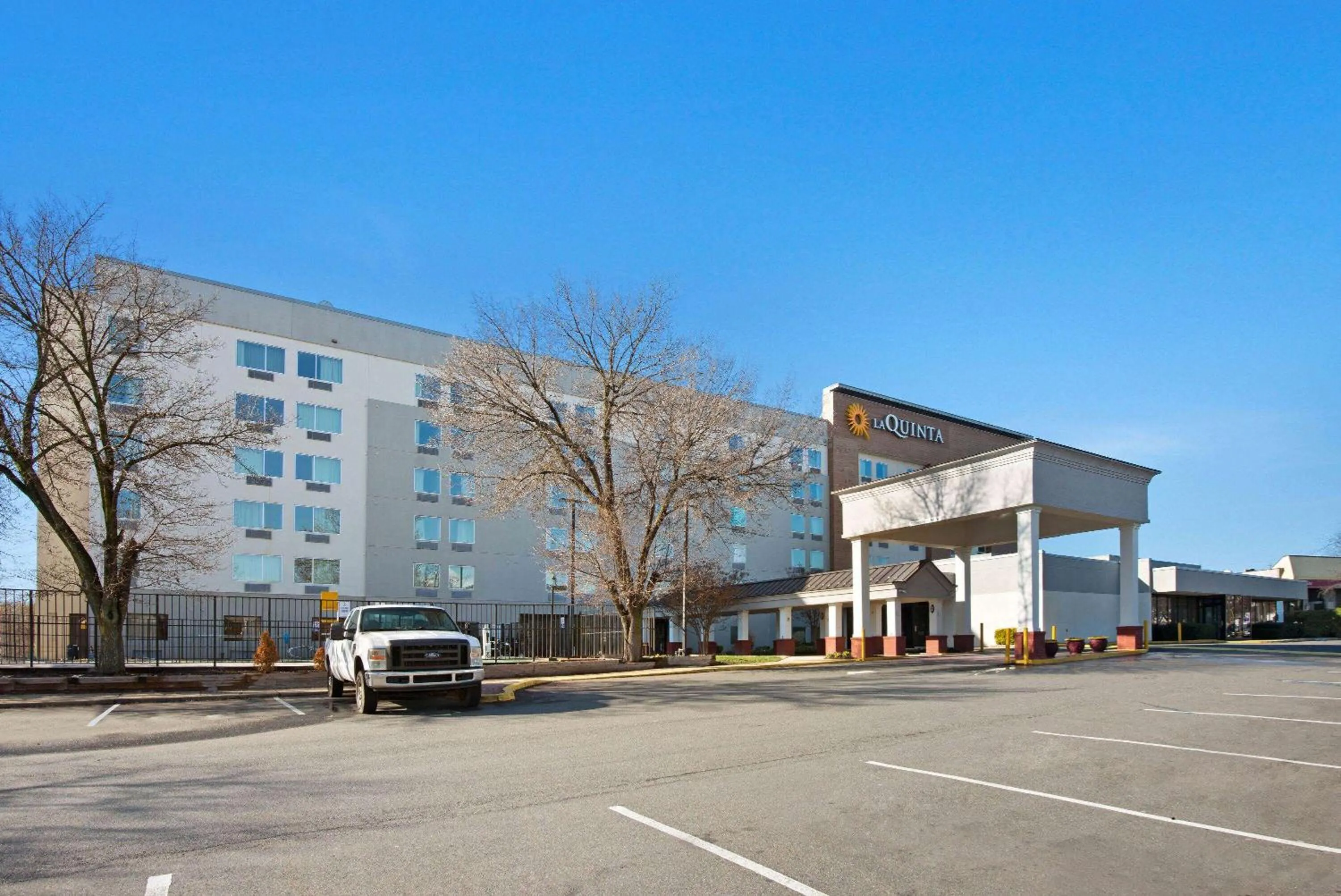 Property building in La Quinta Inn & Suites by Wyndham DC Metro Capital Beltway