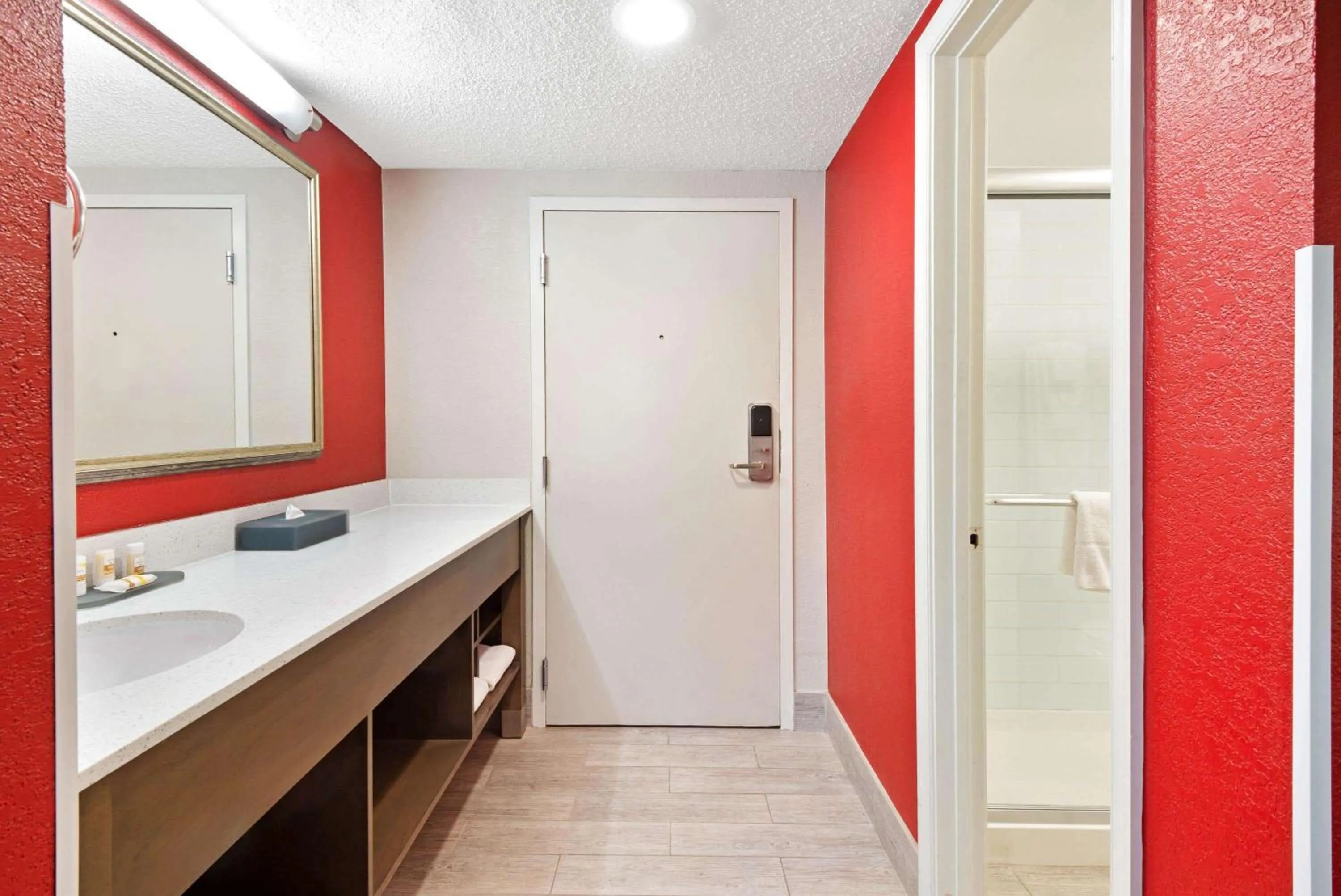 Bathroom in La Quinta Inn & Suites by Wyndham DC Metro Capital Beltway