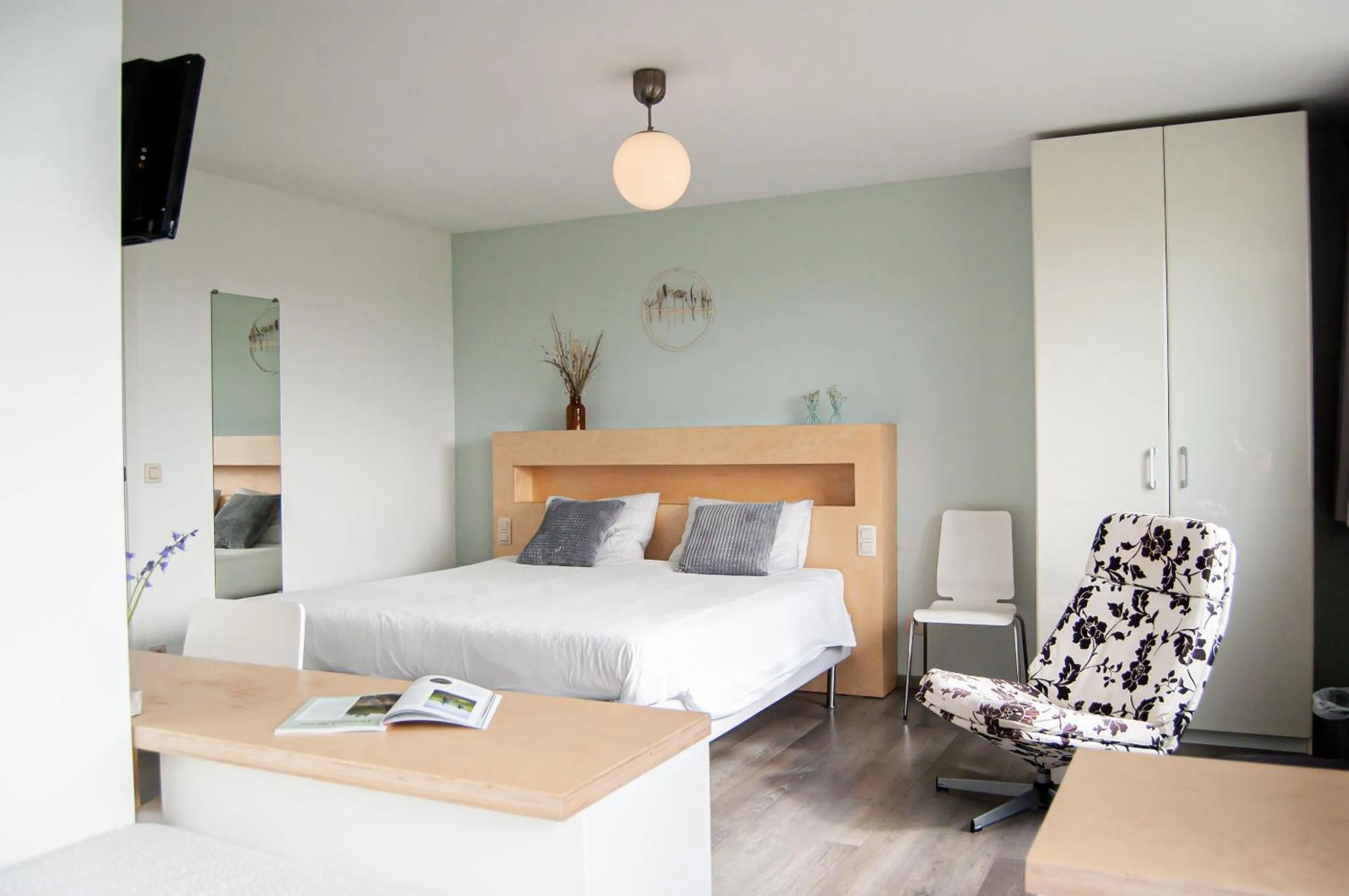 Photo of the whole room, Bed in LOGIES Tuin der Zinnen