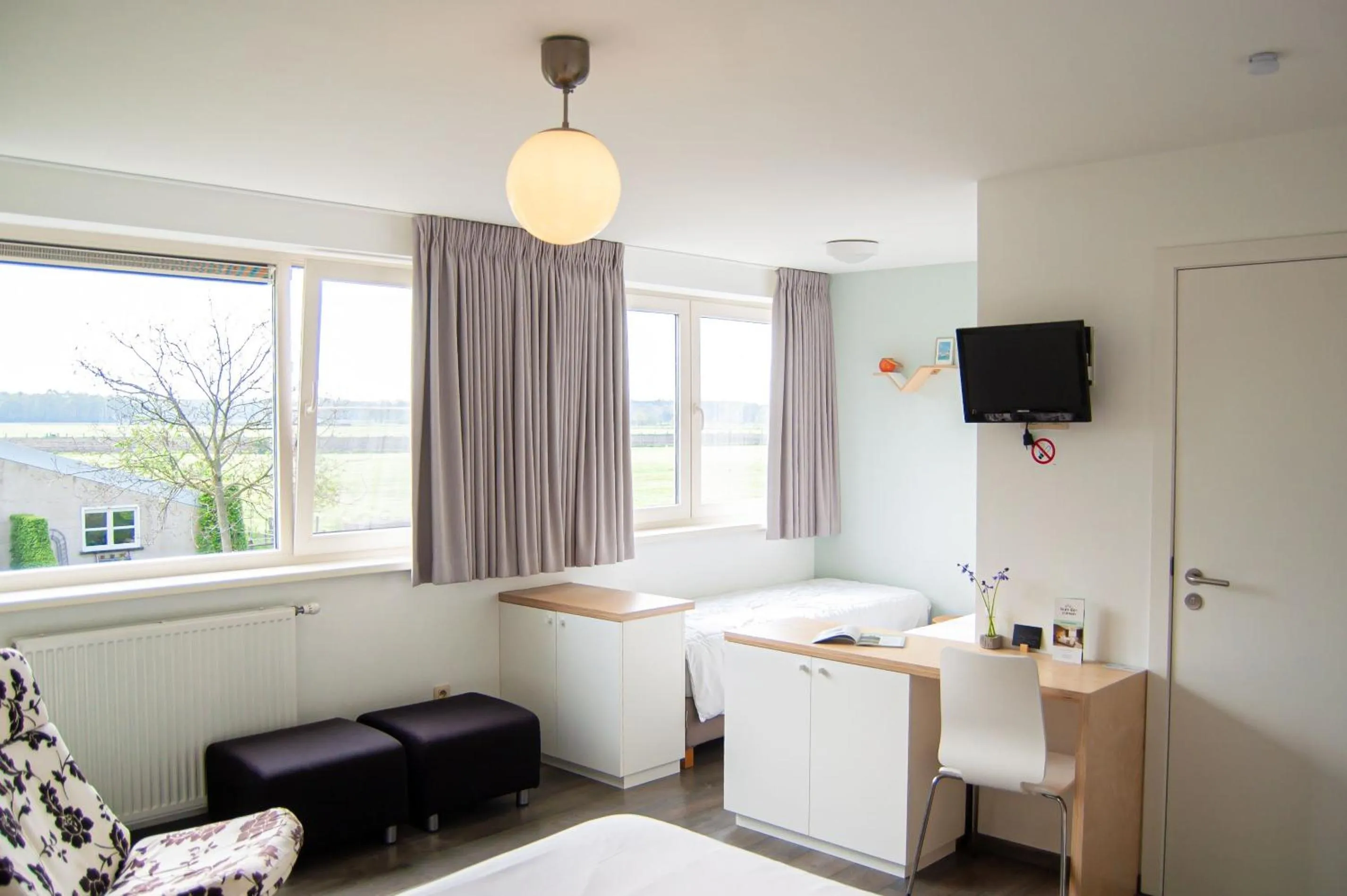 Bedroom, Bed in LOGIES Tuin der Zinnen