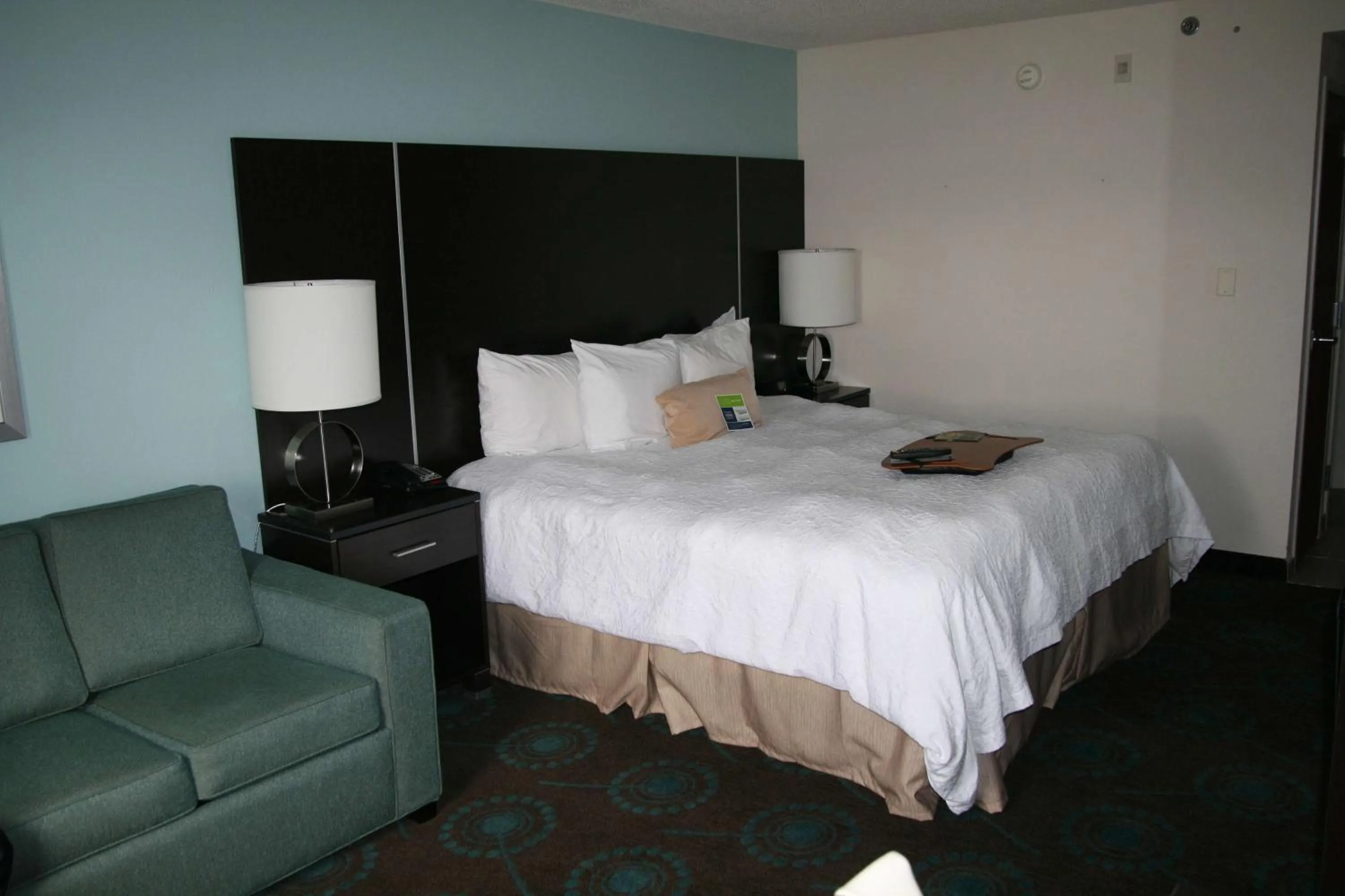 Bed in Hampton Inn Shreveport-Airport