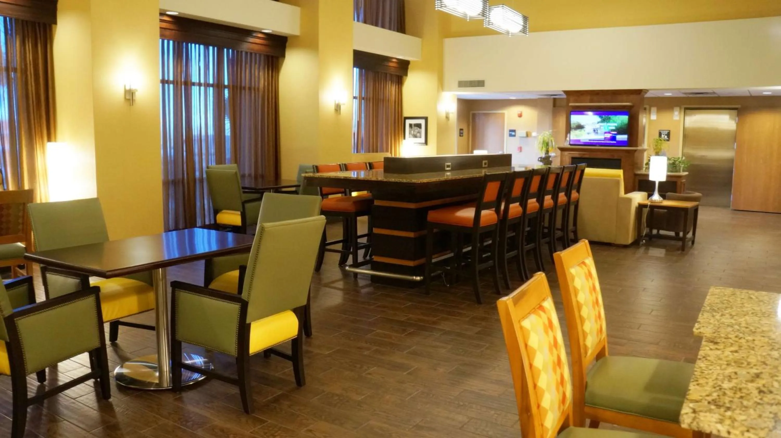Dining area in Hampton Inn & Suites Kingman