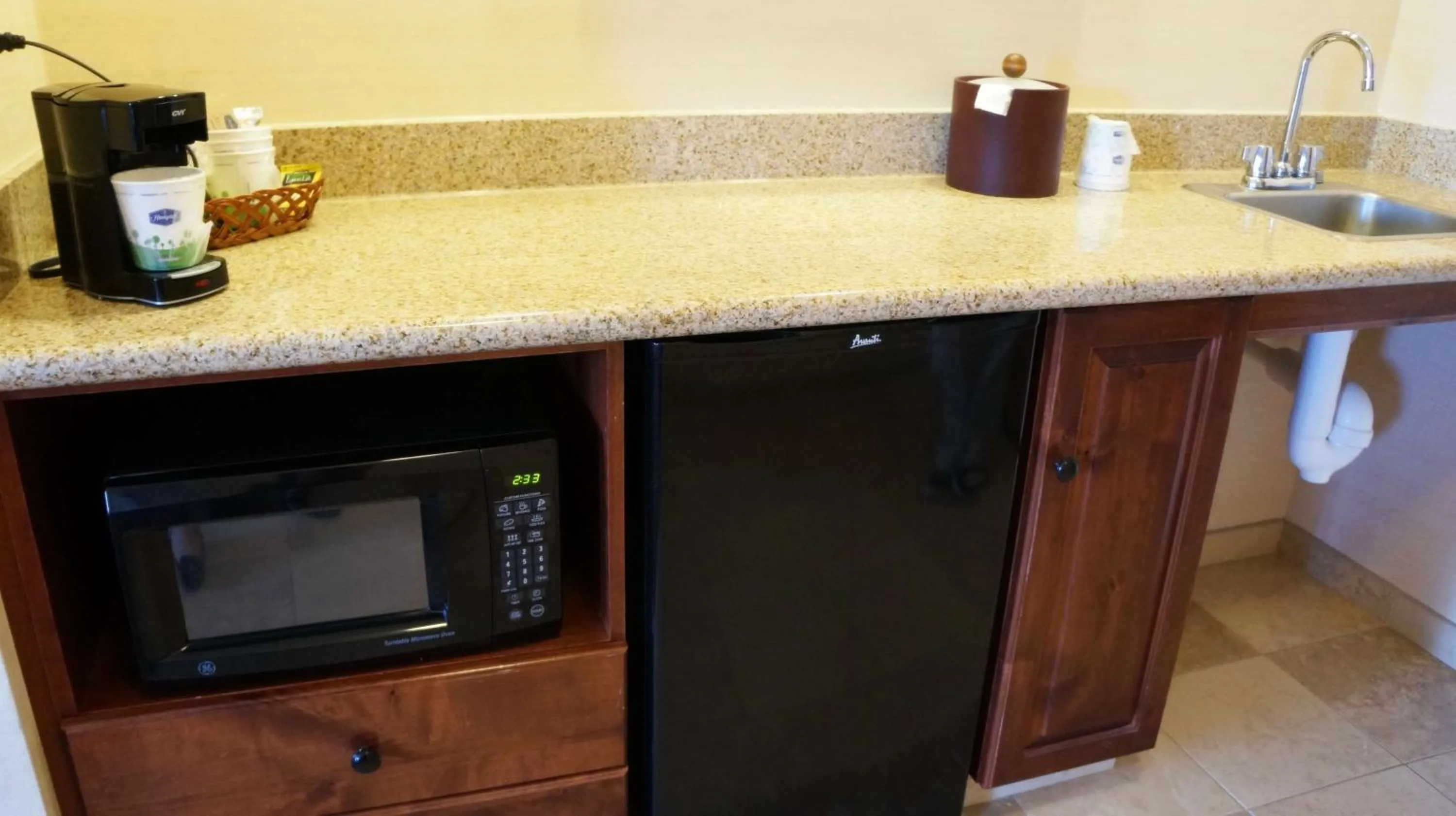 Kitchen or kitchenette in Hampton Inn & Suites Kingman