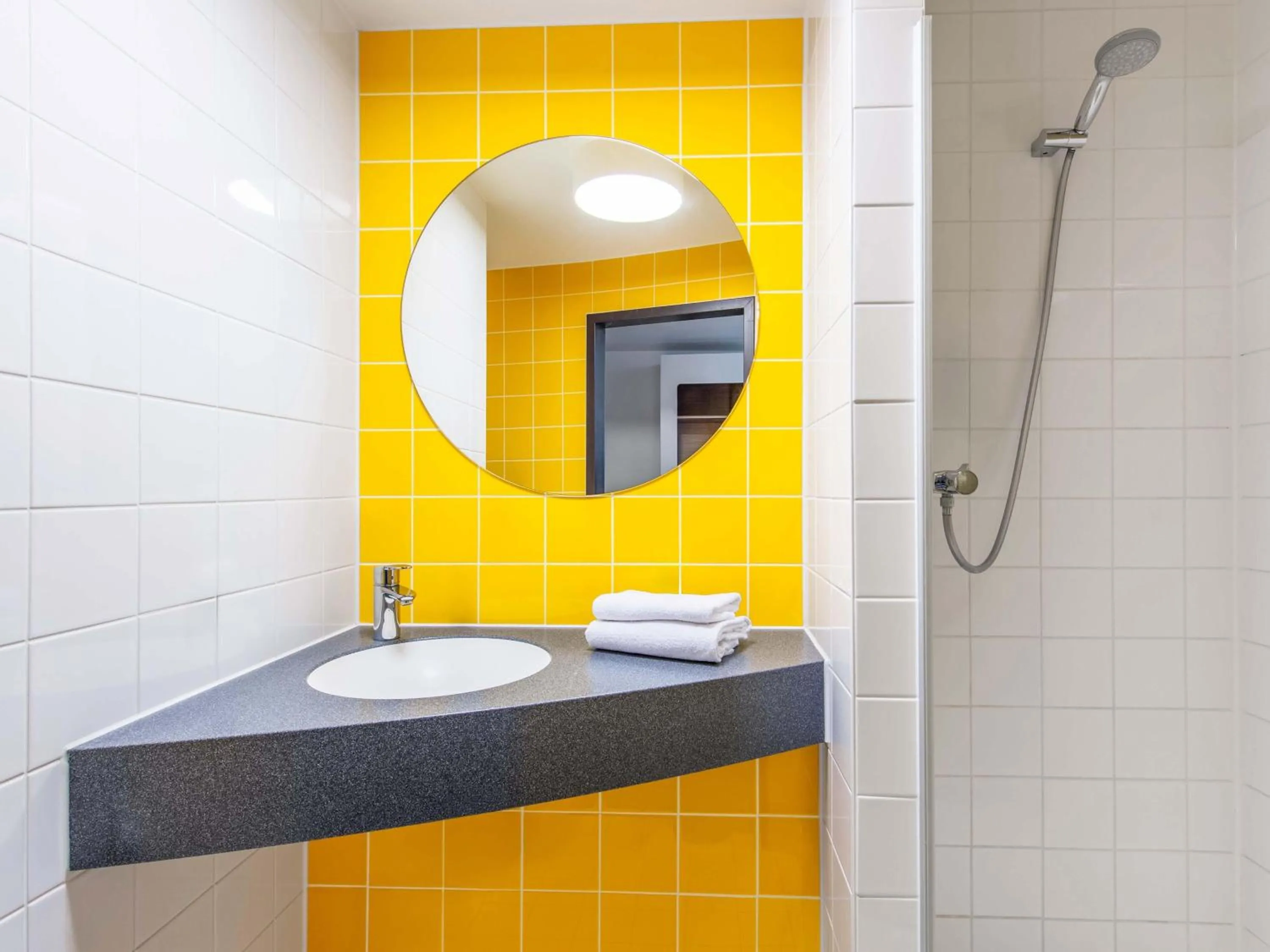 Shower in B&B Hotel München City-Ost