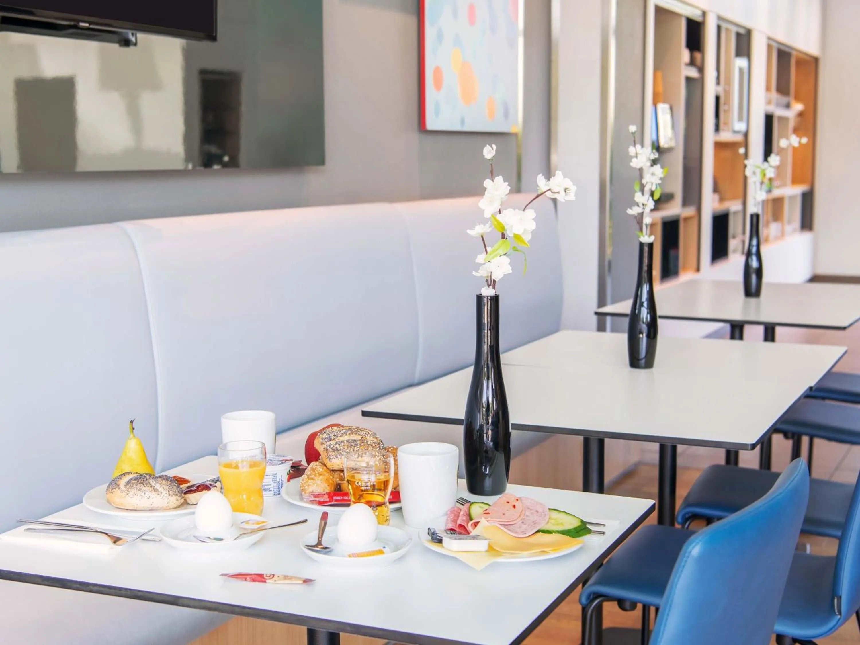 Photo of the whole room in B&B Hotel München City-Ost