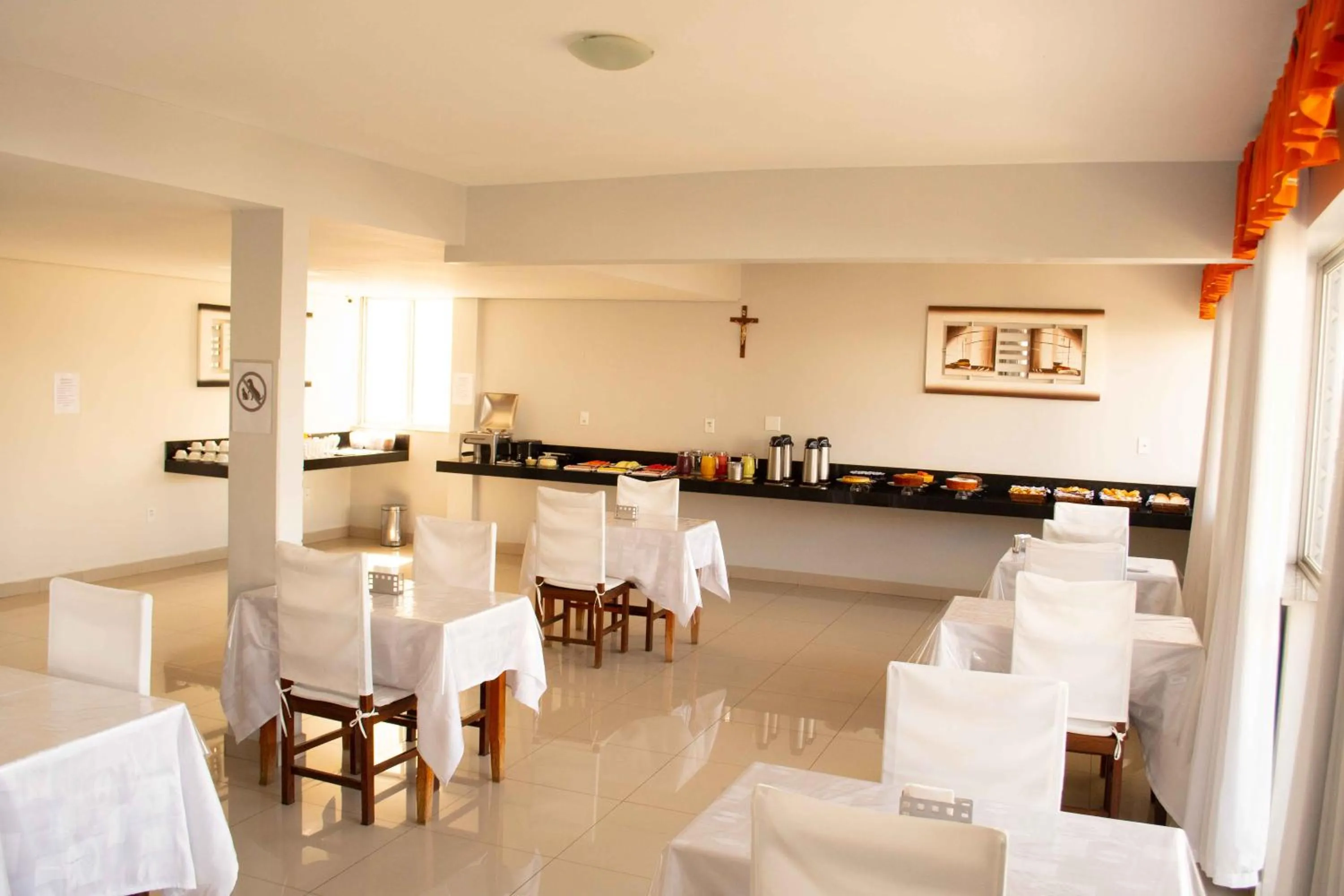 Restaurant/places to eat in Hotel Minas