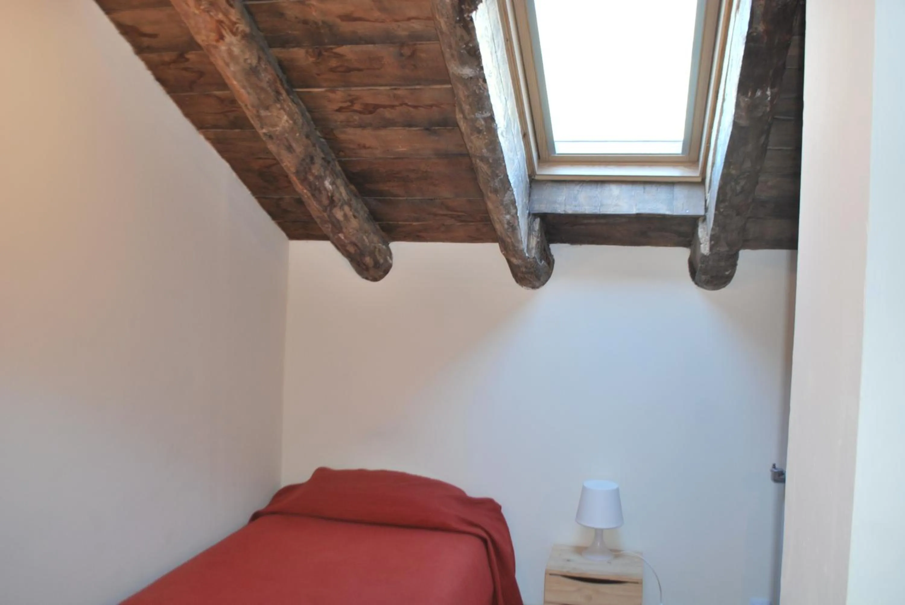 Bathroom, Bed in Hotel Roc de St Miquel & Apartment