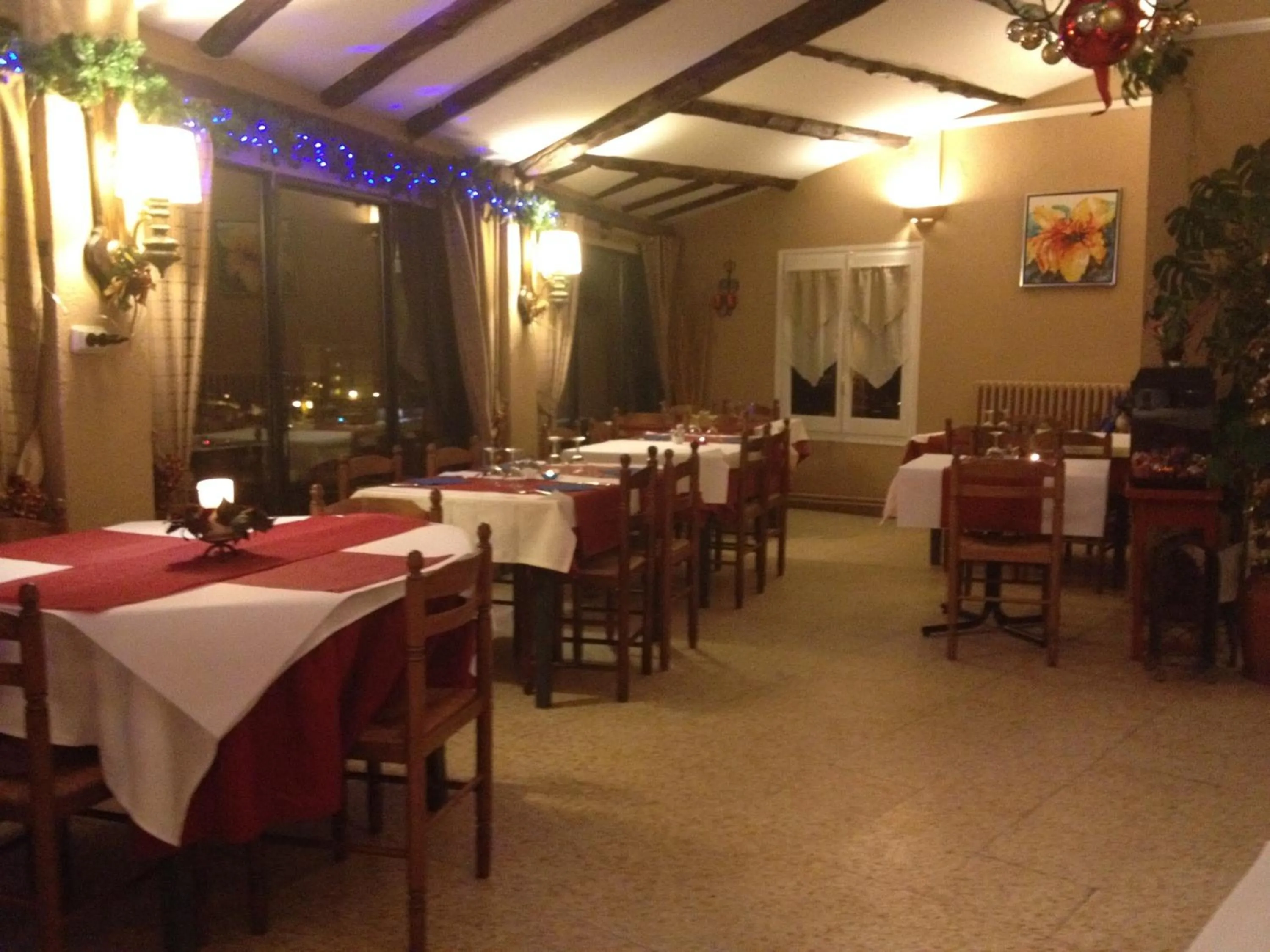 Restaurant/places to eat in Hotel Roc de St Miquel & Apartment
