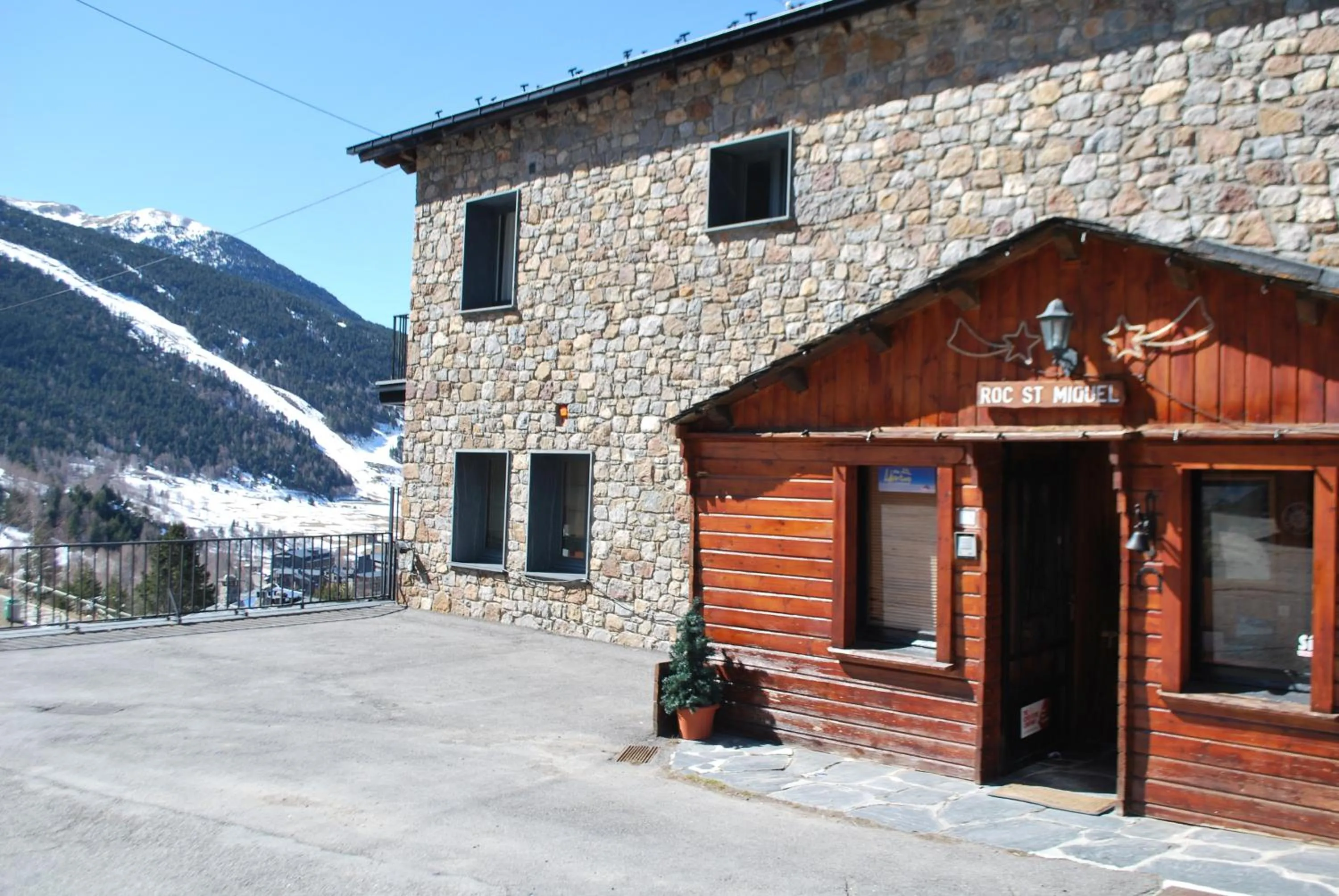 Facade/entrance in Hotel Roc de St Miquel & Apartment
