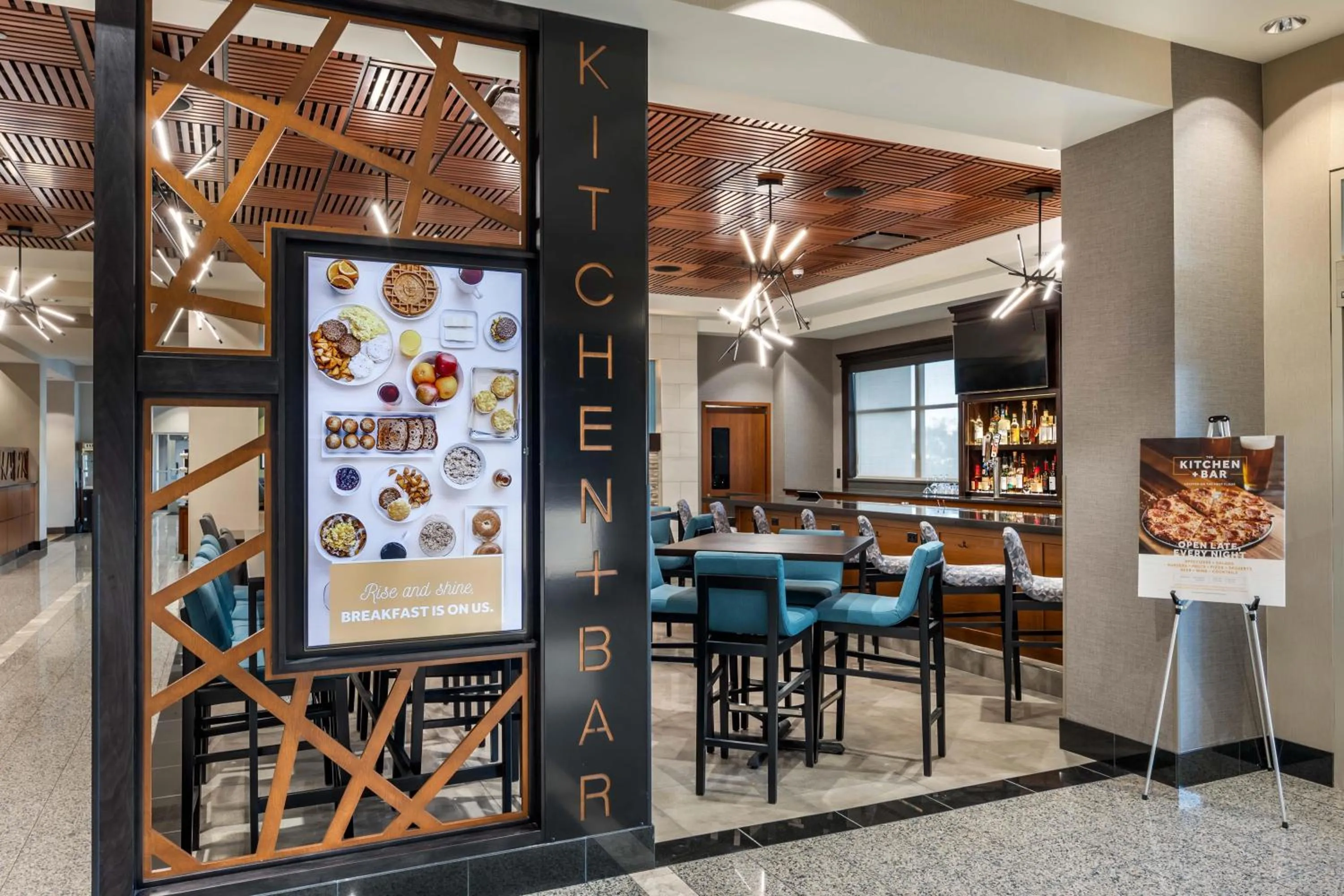 Lounge or bar in Drury Plaza Hotel Columbia East