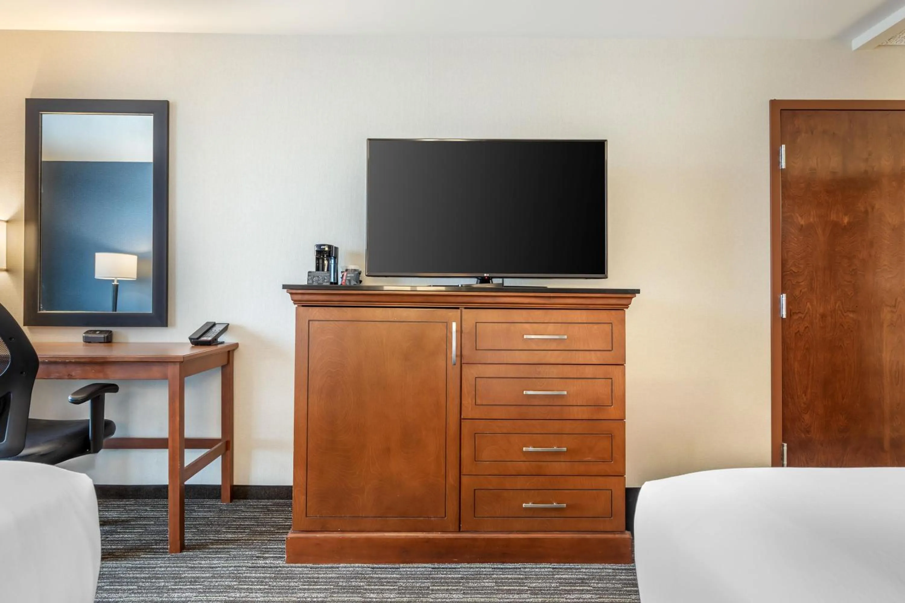 Bedroom, Bed in Drury Plaza Hotel Columbia East