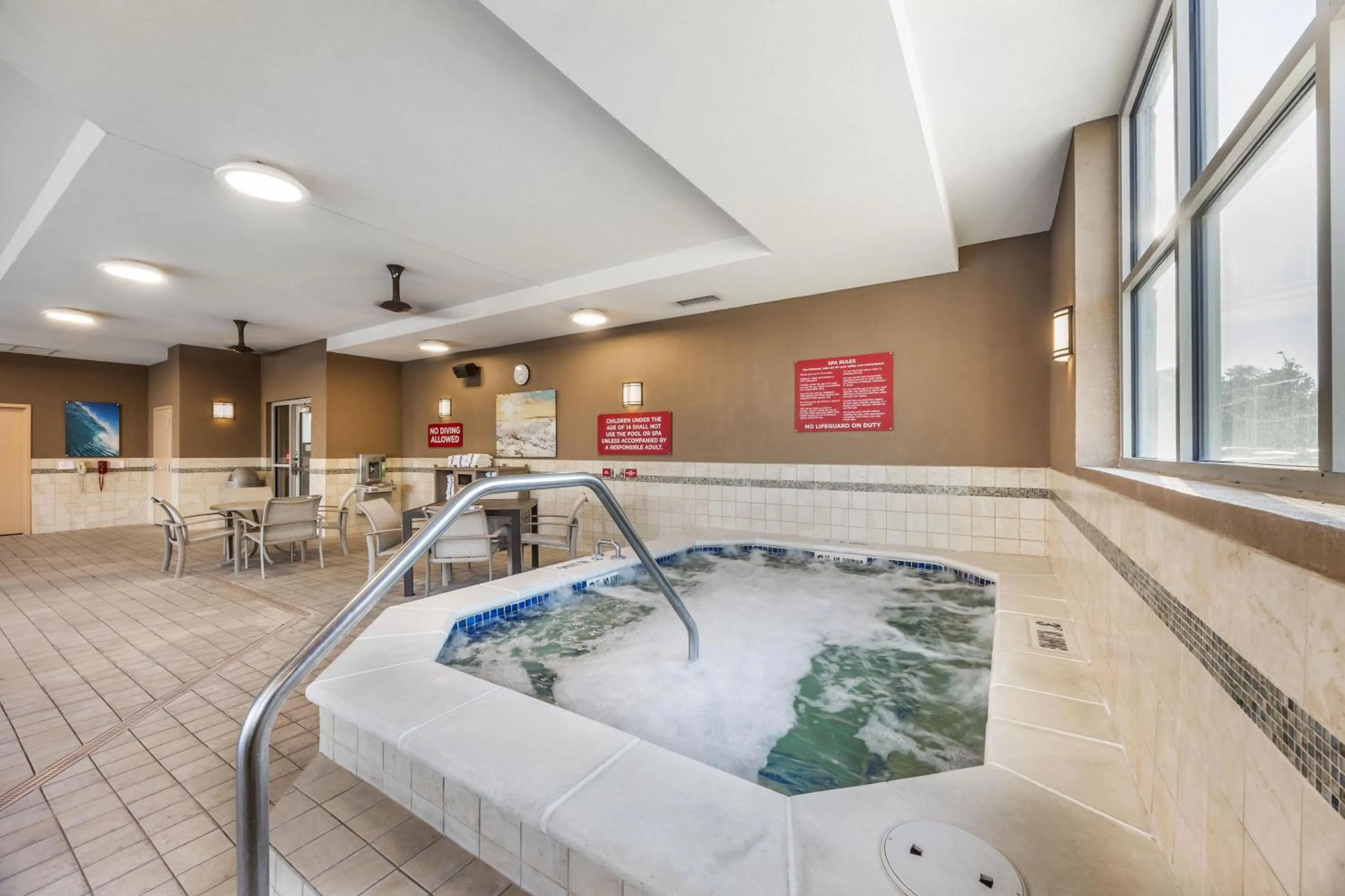 Pool view in Drury Plaza Hotel Columbia East