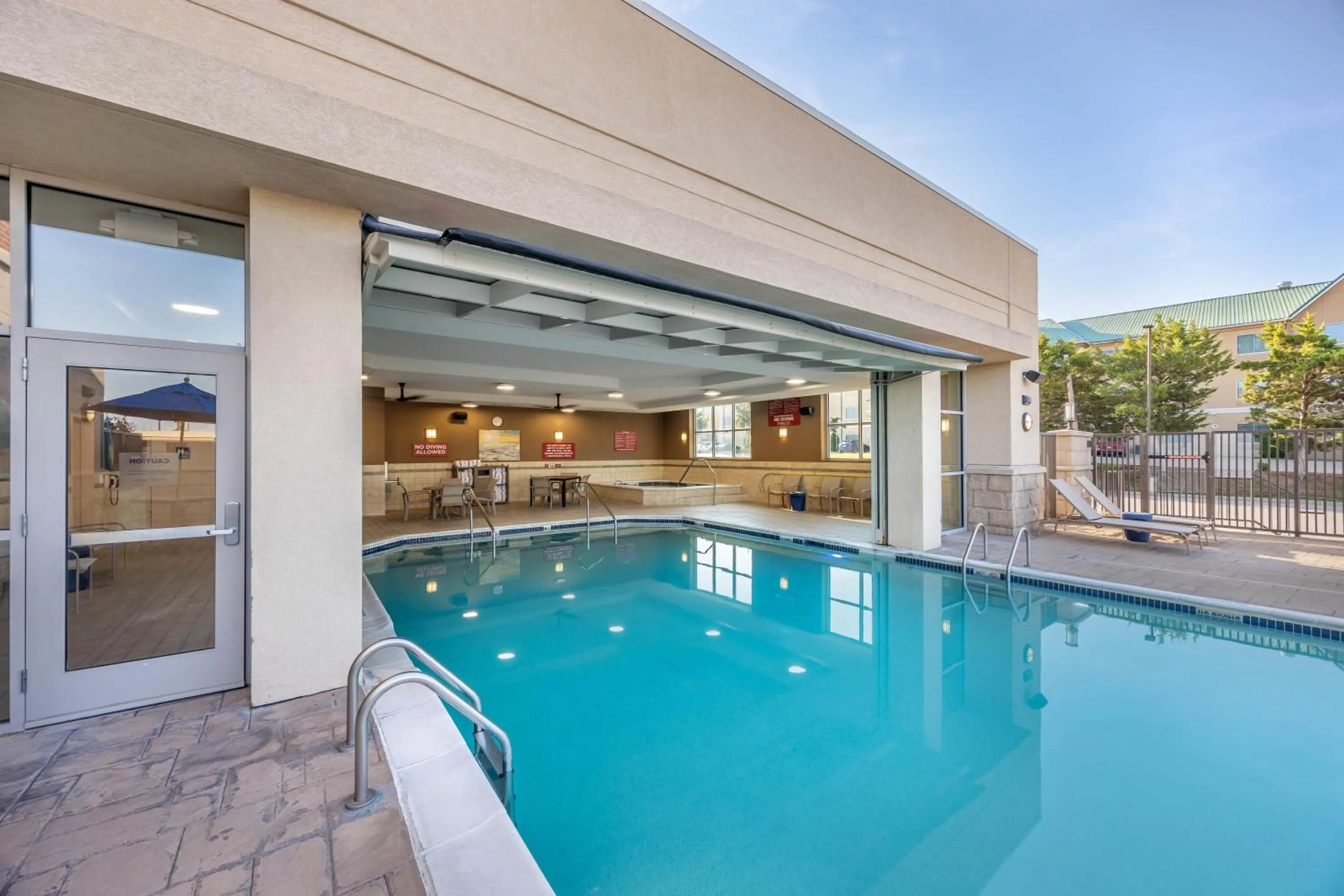 Pool view in Drury Plaza Hotel Columbia East