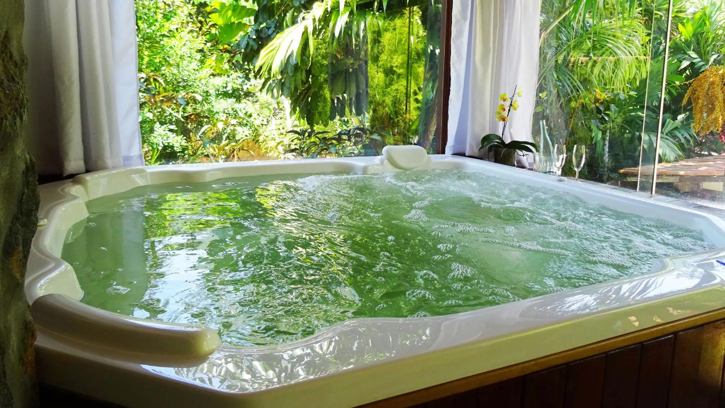 Hot Tub in Pousada Riacho Dos Cambucas