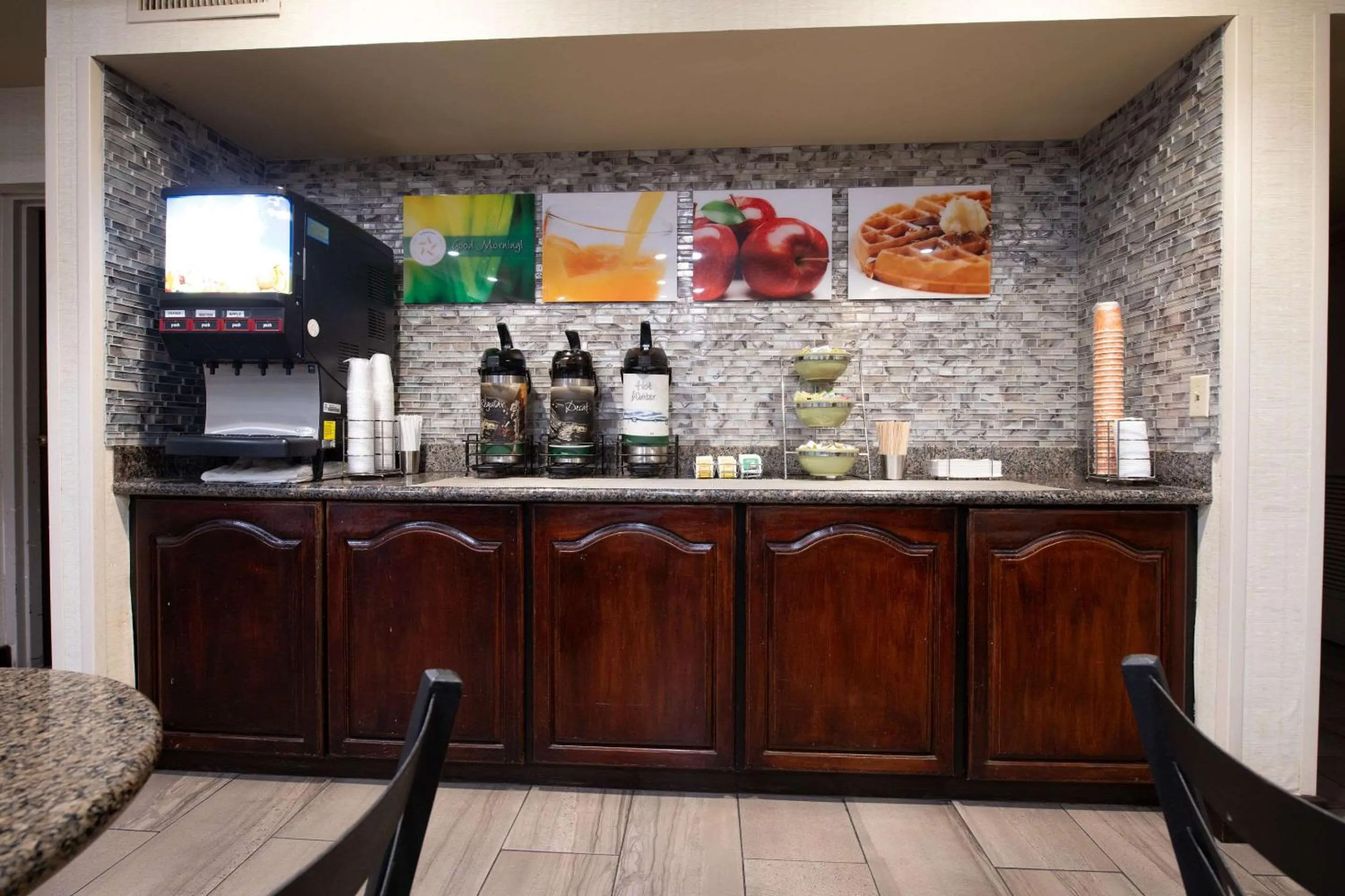 Breakfast in Quality Inn Monroe