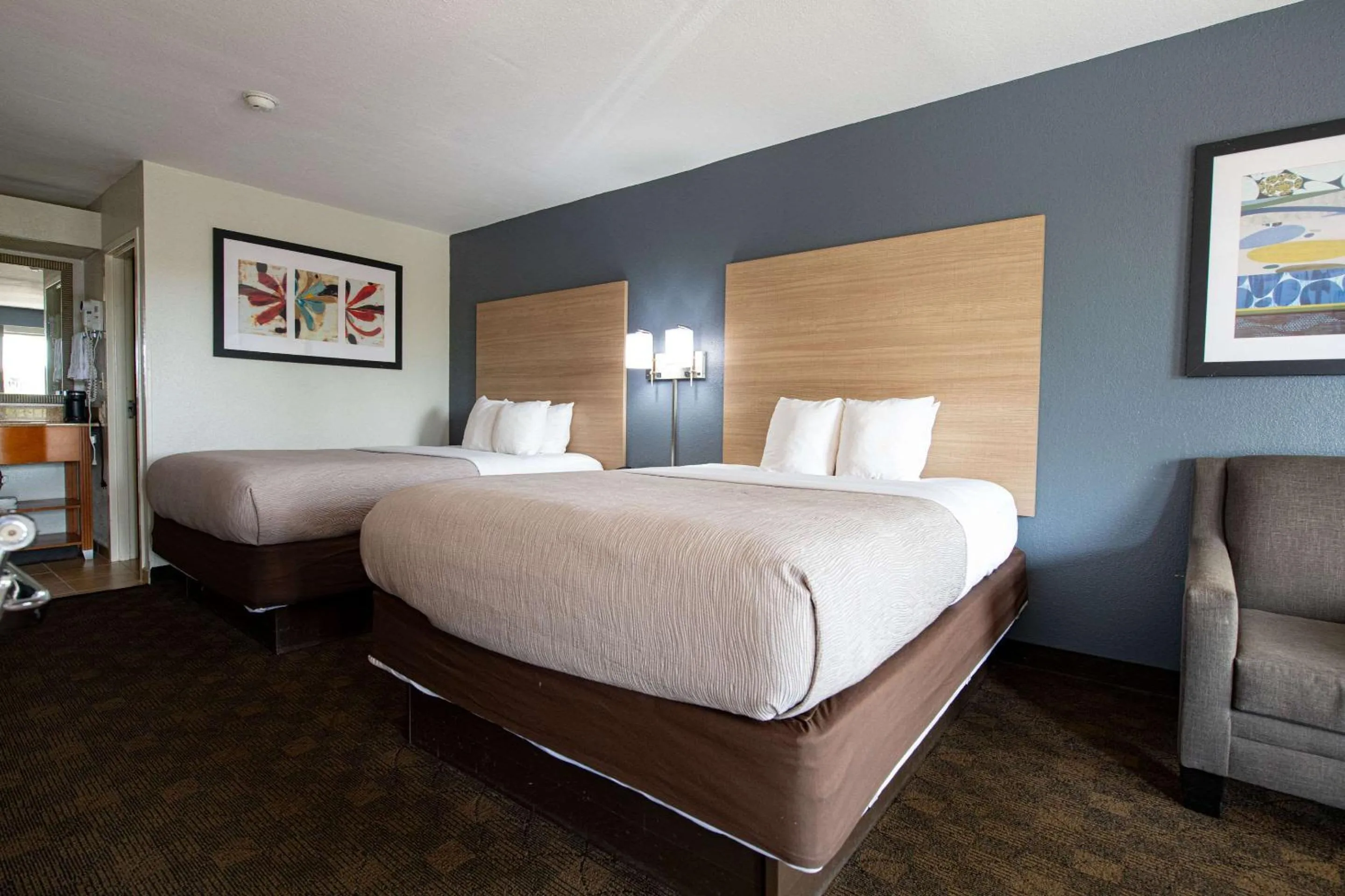 Bedroom, Bed in Quality Inn Monroe