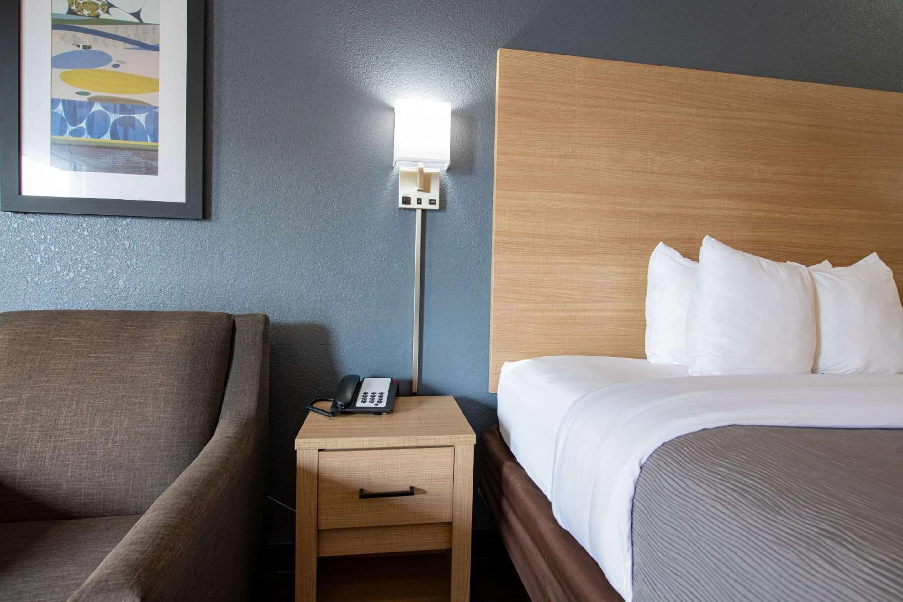 Bedroom, Bed in Quality Inn Monroe