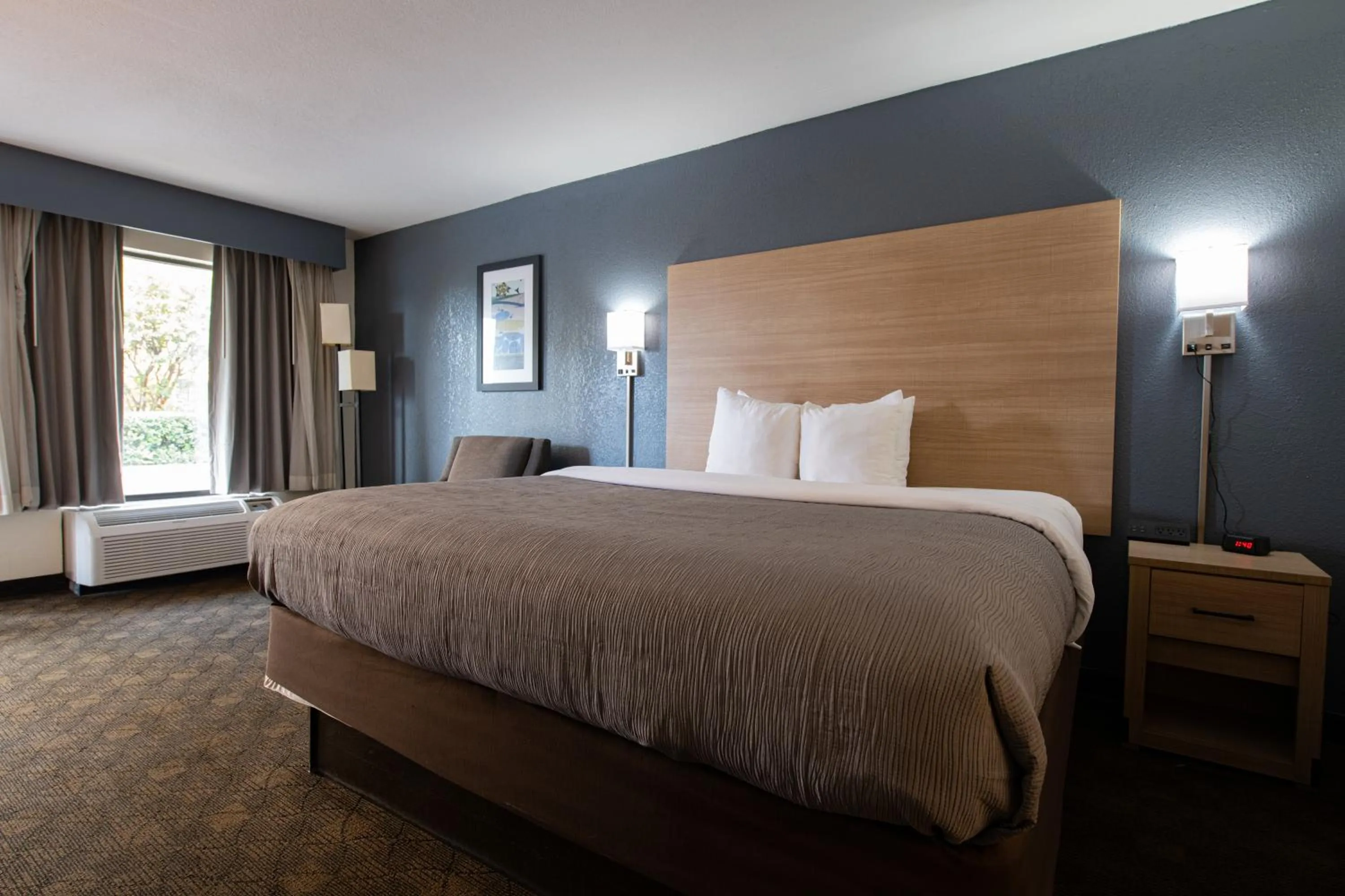 Bedroom, Bed in Quality Inn Monroe