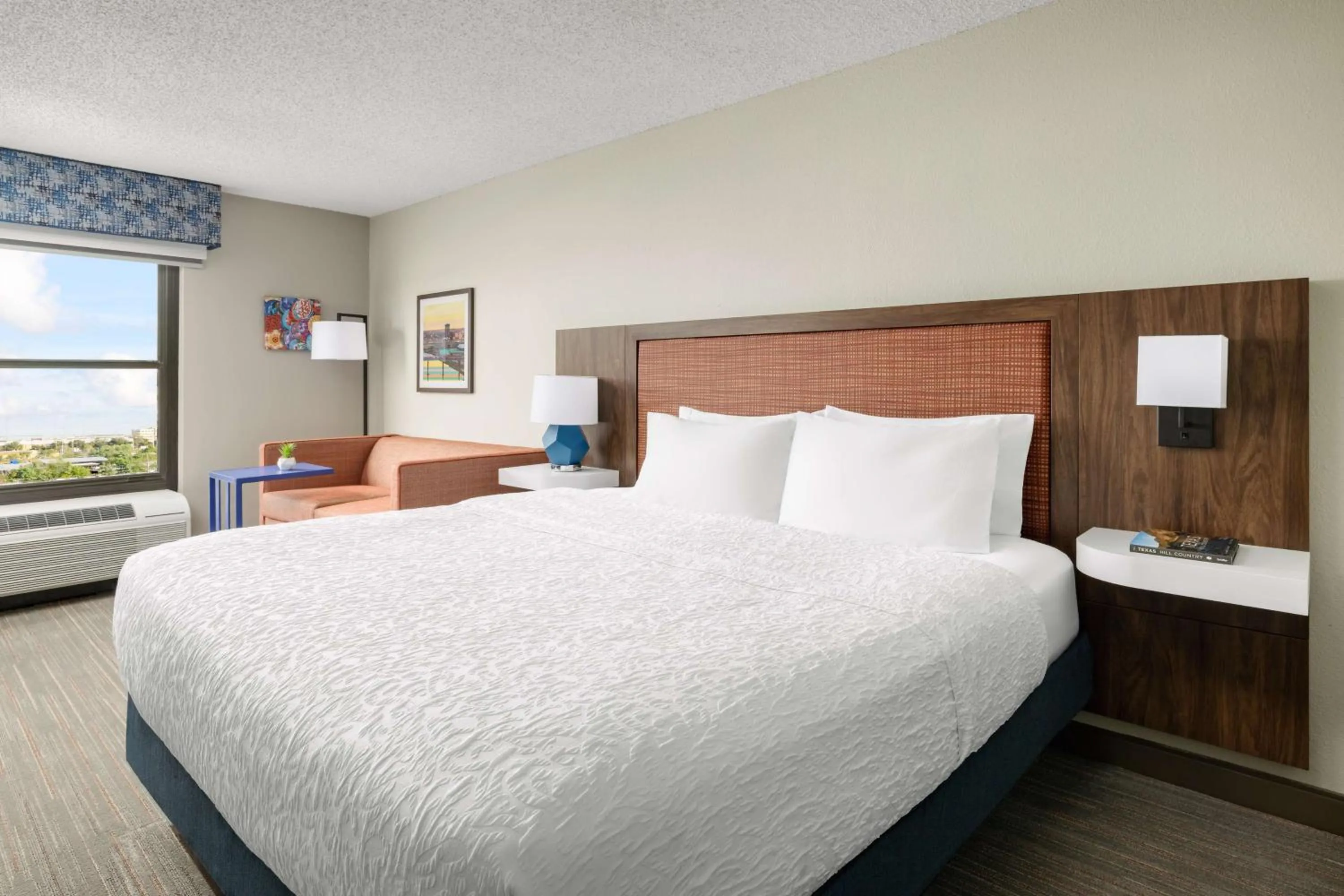 Living room, Bed in Hampton Inn Laredo